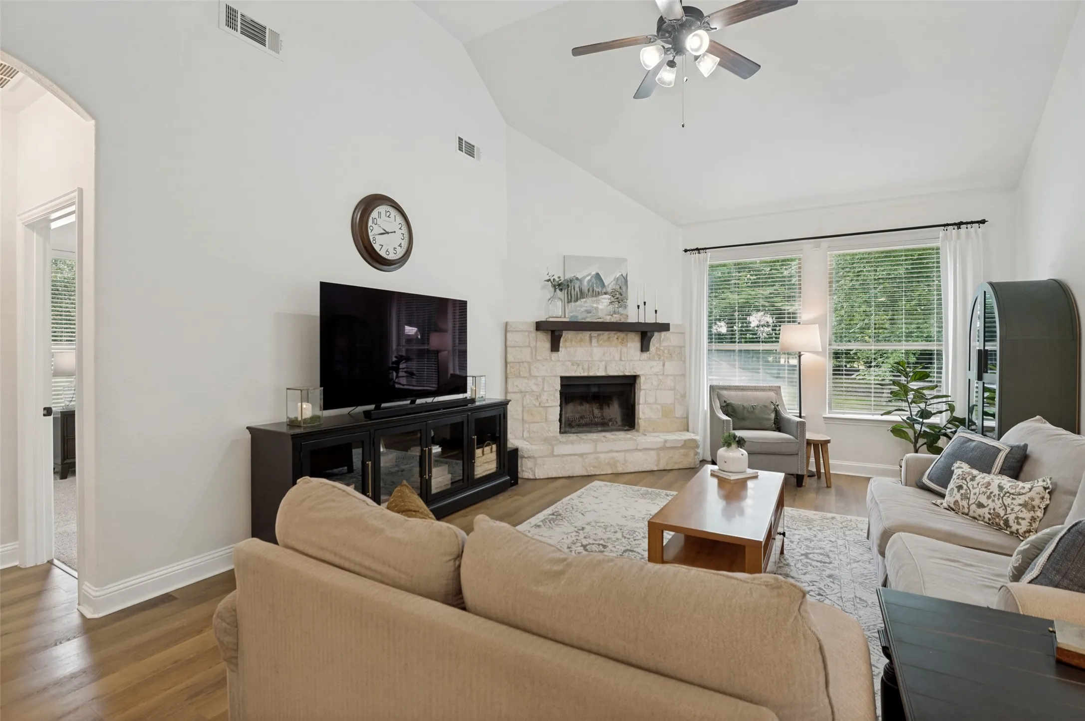 Single Family Residence For Sale in Collin County , 107 Meadow View Drive, Mc Kinney, Texas 75071, 4 Bedroom, 3 Bathroom, 3 Garage spaces, 3,441 Sqft, built in 2013, mls#21284510, Real Estate Agent in Mc Kinney, Homes For Sale in Collin county, Homes For Sale in Mc Kinney, Realtor in Mc Kinney Texas, Real Estate Brokerage Independent Realty Texas, Luminita Cordes Realtor