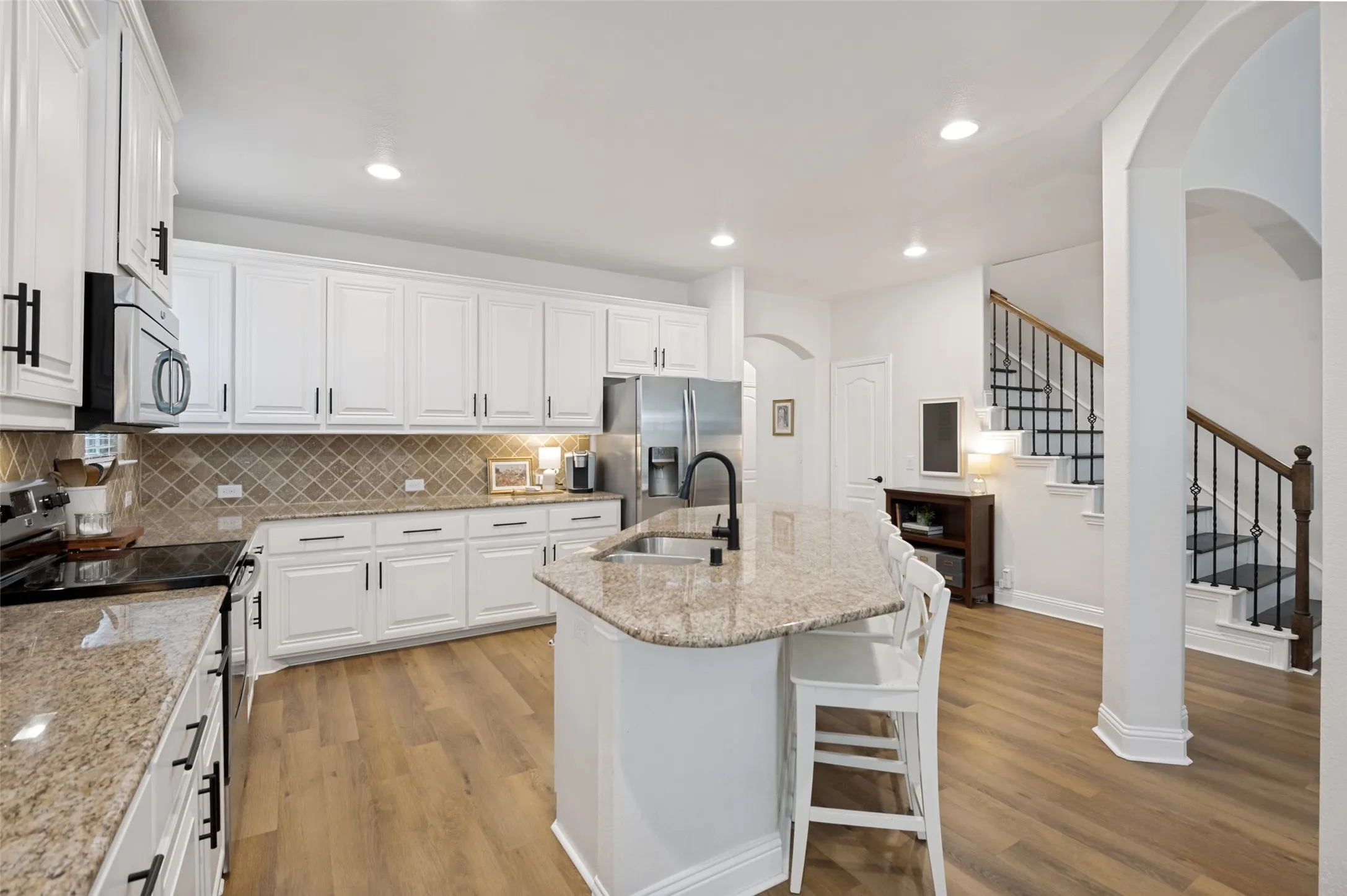 Single Family Residence For Sale in Collin County , 107 Meadow View Drive, Mc Kinney, Texas 75071, 4 Bedroom, 3 Bathroom, 3 Garage spaces, 3,441 Sqft, built in 2013, mls#21284510, Real Estate Agent in Mc Kinney, Homes For Sale in Collin county, Homes For Sale in Mc Kinney, Realtor in Mc Kinney Texas, Real Estate Brokerage Independent Realty Texas, Luminita Cordes Realtor
