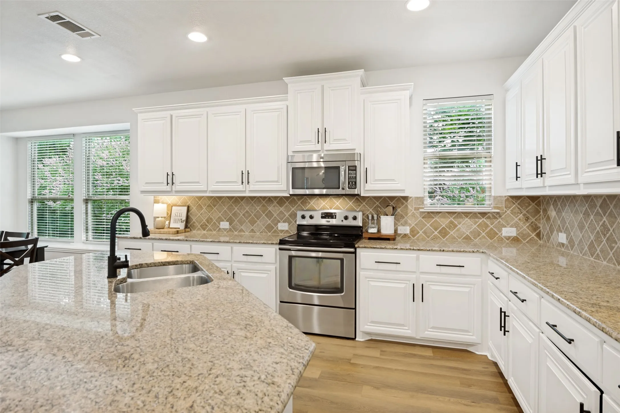 Single Family Residence For Sale in Collin County , 107 Meadow View Drive, Mc Kinney, Texas 75071, 4 Bedroom, 3 Bathroom, 3 Garage spaces, 3,441 Sqft, built in 2013, mls#21284510, Real Estate Agent in Mc Kinney, Homes For Sale in Collin county, Homes For Sale in Mc Kinney, Realtor in Mc Kinney Texas, Real Estate Brokerage Independent Realty Texas, Luminita Cordes Realtor