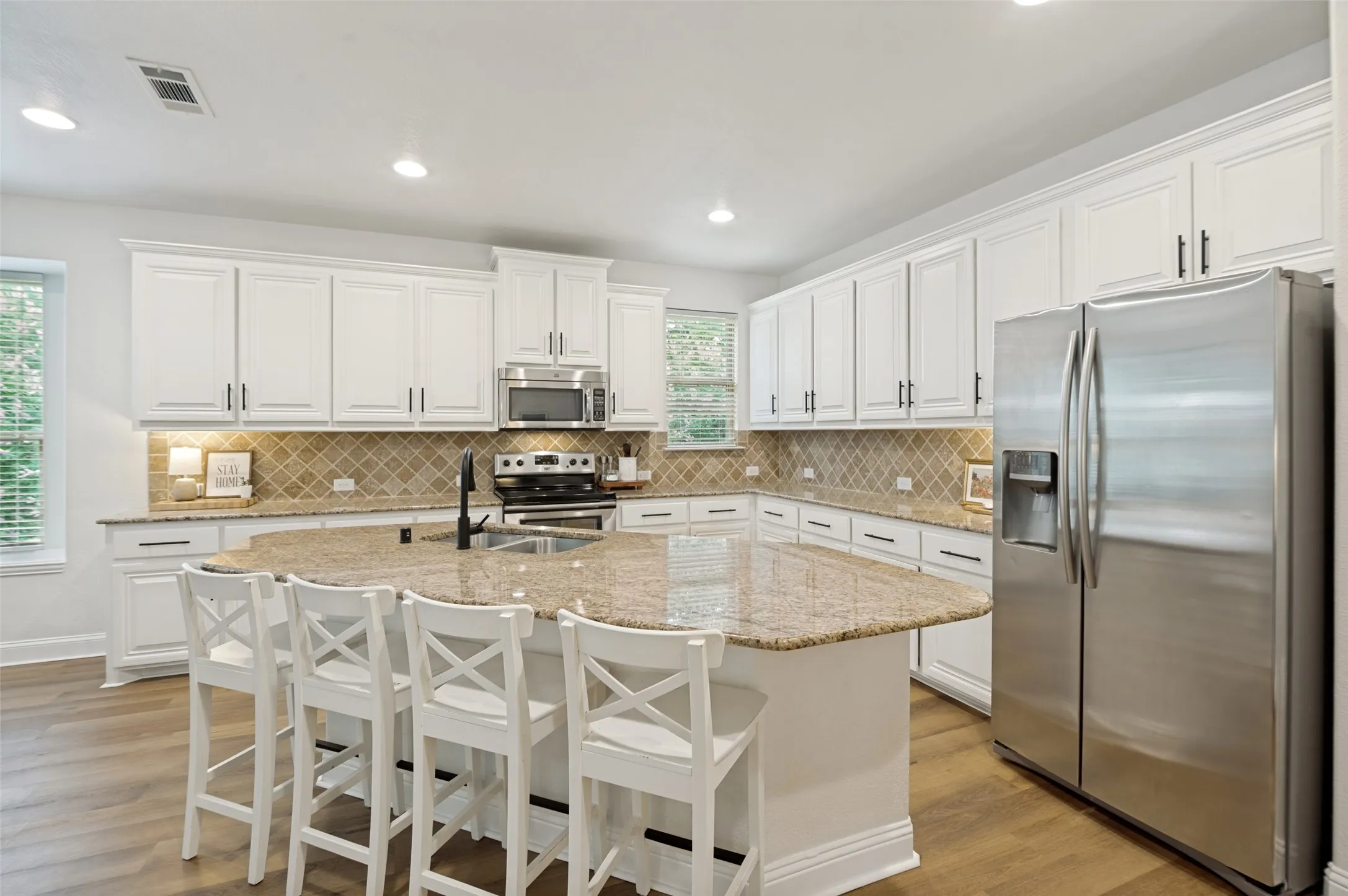 Single Family Residence For Sale in Collin County , 107 Meadow View Drive, Mc Kinney, Texas 75071, 4 Bedroom, 3 Bathroom, 3 Garage spaces, 3,441 Sqft, built in 2013, mls#21284510, Real Estate Agent in Mc Kinney, Homes For Sale in Collin county, Homes For Sale in Mc Kinney, Realtor in Mc Kinney Texas, Real Estate Brokerage Independent Realty Texas, Luminita Cordes Realtor