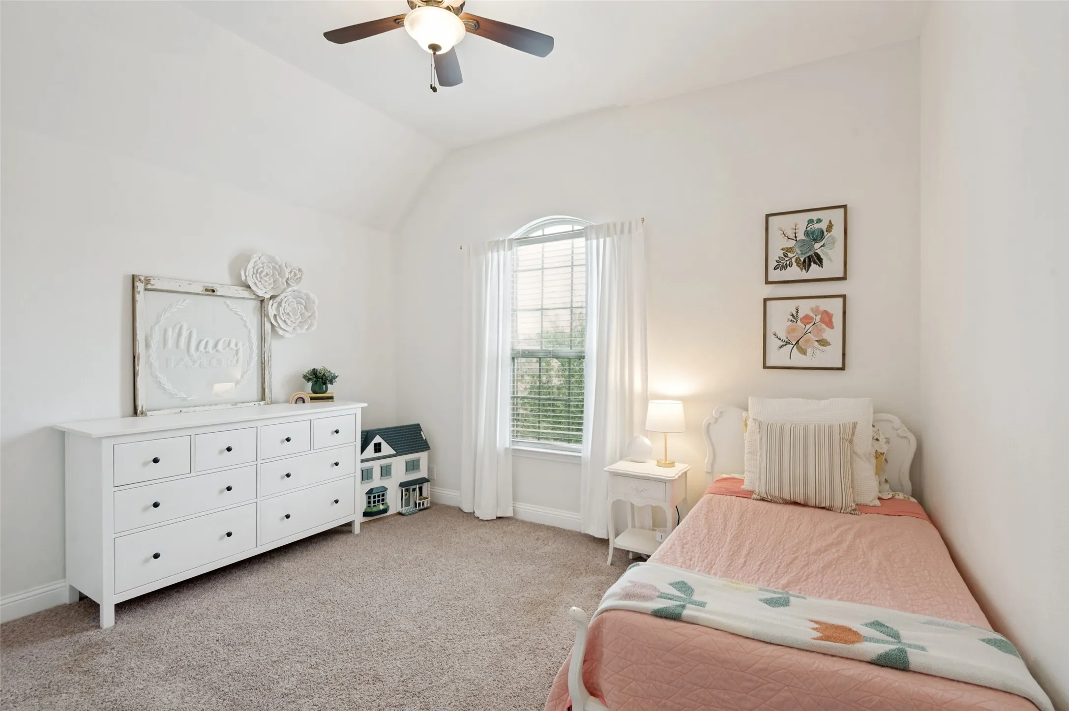 Single Family Residence For Sale in Collin County , 107 Meadow View Drive, Mc Kinney, Texas 75071, 4 Bedroom, 3 Bathroom, 3 Garage spaces, 3,441 Sqft, built in 2013, mls#21284510, Real Estate Agent in Mc Kinney, Homes For Sale in Collin county, Homes For Sale in Mc Kinney, Realtor in Mc Kinney Texas, Real Estate Brokerage Independent Realty Texas, Luminita Cordes Realtor