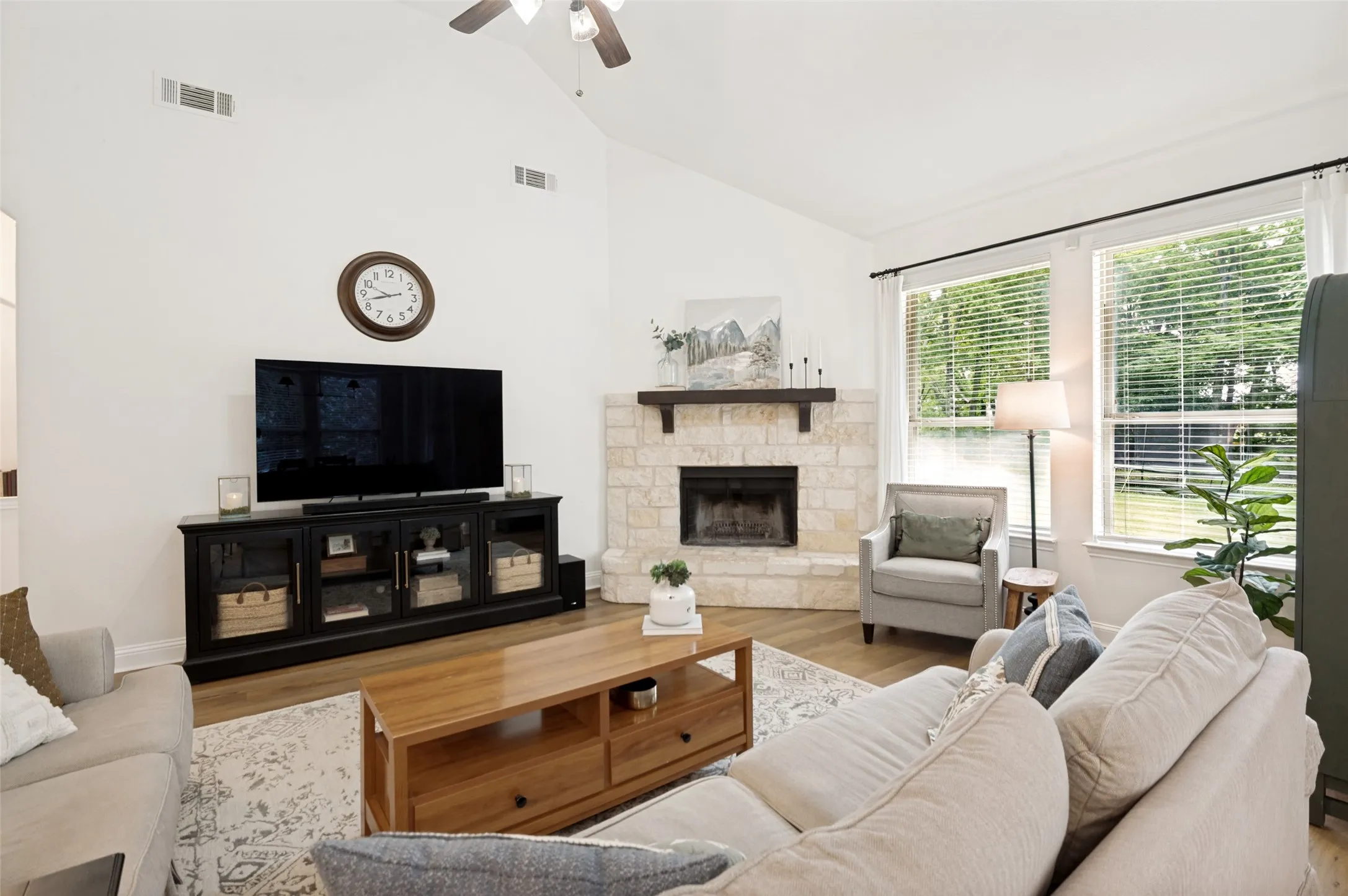 Single Family Residence For Sale in Collin County , 107 Meadow View Drive, Mc Kinney, Texas 75071, 4 Bedroom, 3 Bathroom, 3 Garage spaces, 3,441 Sqft, built in 2013, mls#21284510, Real Estate Agent in Mc Kinney, Homes For Sale in Collin county, Homes For Sale in Mc Kinney, Realtor in Mc Kinney Texas, Real Estate Brokerage Independent Realty Texas, Luminita Cordes Realtor