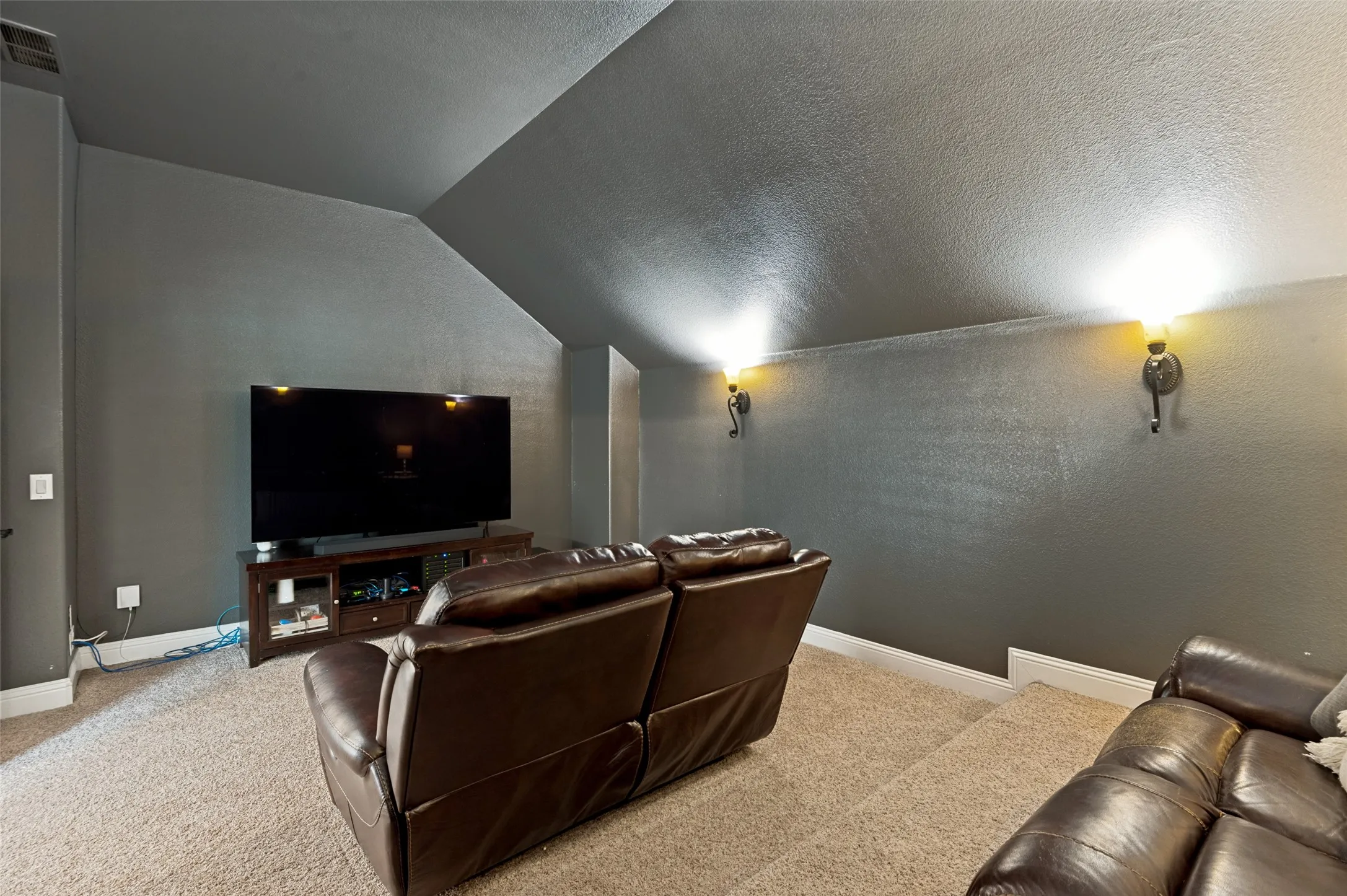 Single Family Residence For Sale in Collin County , 107 Meadow View Drive, Mc Kinney, Texas 75071, 4 Bedroom, 3 Bathroom, 3 Garage spaces, 3,441 Sqft, built in 2013, mls#21284510, Real Estate Agent in Mc Kinney, Homes For Sale in Collin county, Homes For Sale in Mc Kinney, Realtor in Mc Kinney Texas, Real Estate Brokerage Independent Realty Texas, Luminita Cordes Realtor