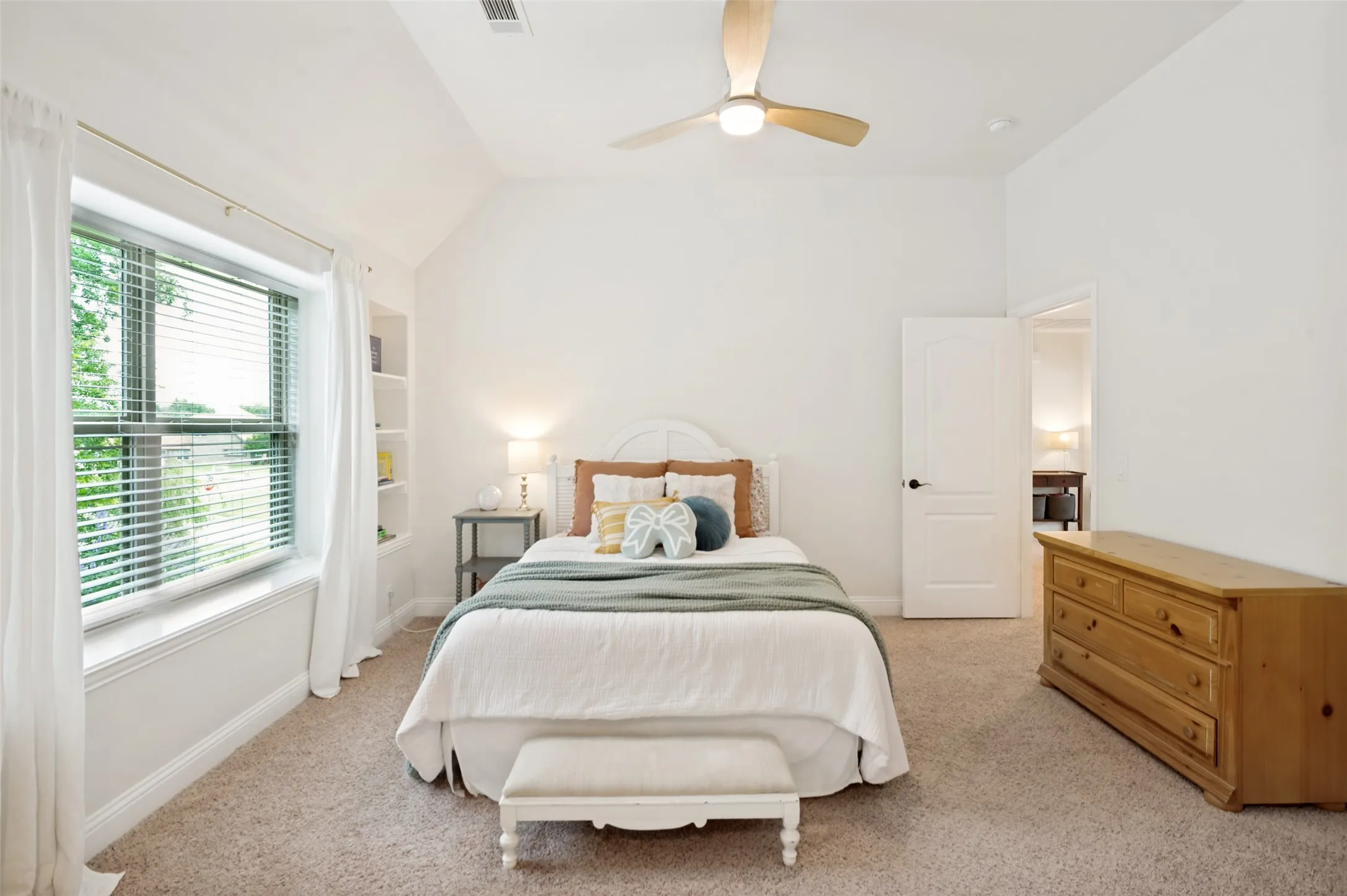 Single Family Residence For Sale in Collin County , 107 Meadow View Drive, Mc Kinney, Texas 75071, 4 Bedroom, 3 Bathroom, 3 Garage spaces, 3,441 Sqft, built in 2013, mls#21284510, Real Estate Agent in Mc Kinney, Homes For Sale in Collin county, Homes For Sale in Mc Kinney, Realtor in Mc Kinney Texas, Real Estate Brokerage Independent Realty Texas, Luminita Cordes Realtor