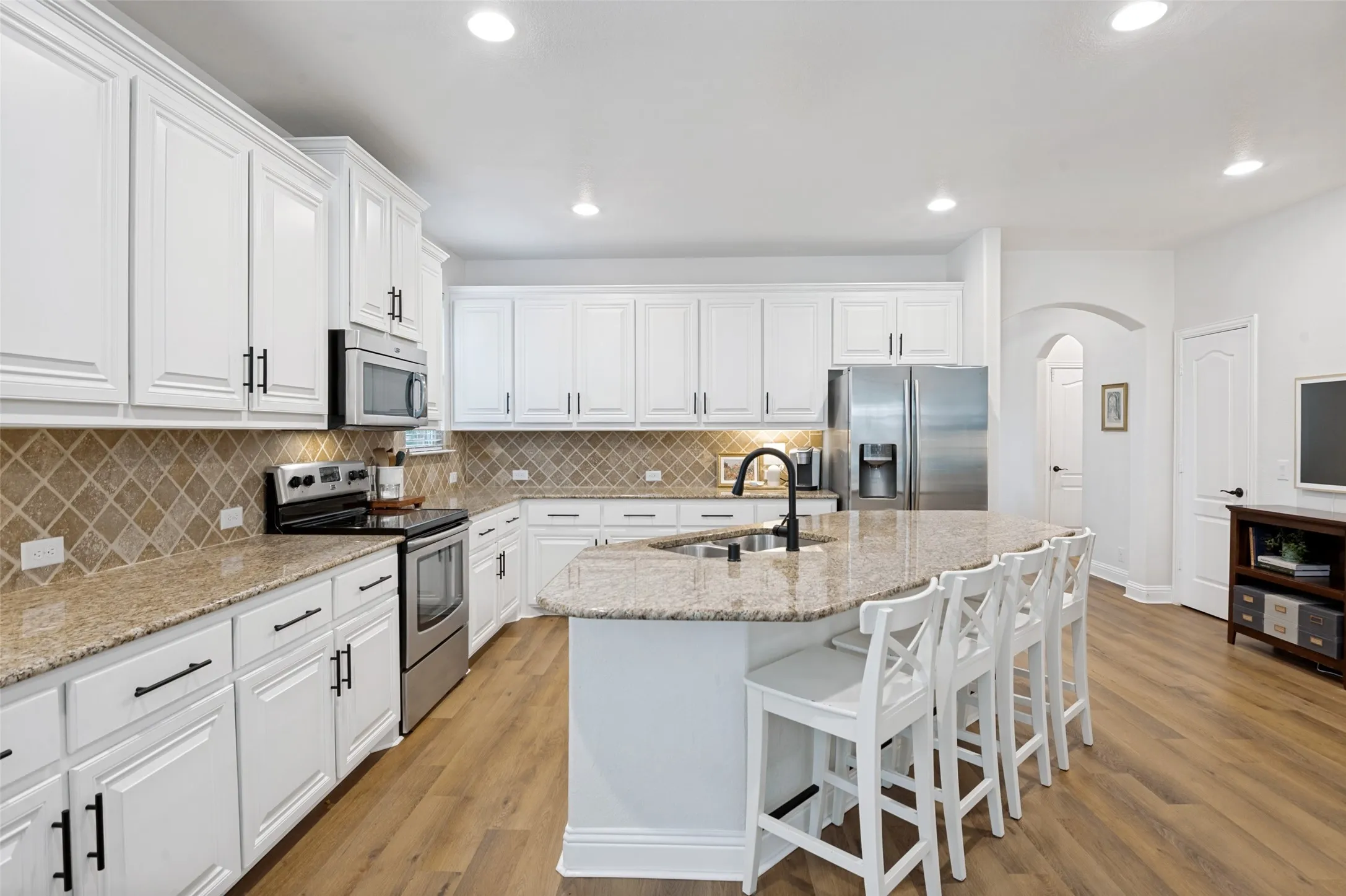 Single Family Residence For Sale in Collin County , 107 Meadow View Drive, Mc Kinney, Texas 75071, 4 Bedroom, 3 Bathroom, 3 Garage spaces, 3,441 Sqft, built in 2013, mls#21284510, Real Estate Agent in Mc Kinney, Homes For Sale in Collin county, Homes For Sale in Mc Kinney, Realtor in Mc Kinney Texas, Real Estate Brokerage Independent Realty Texas, Luminita Cordes Realtor