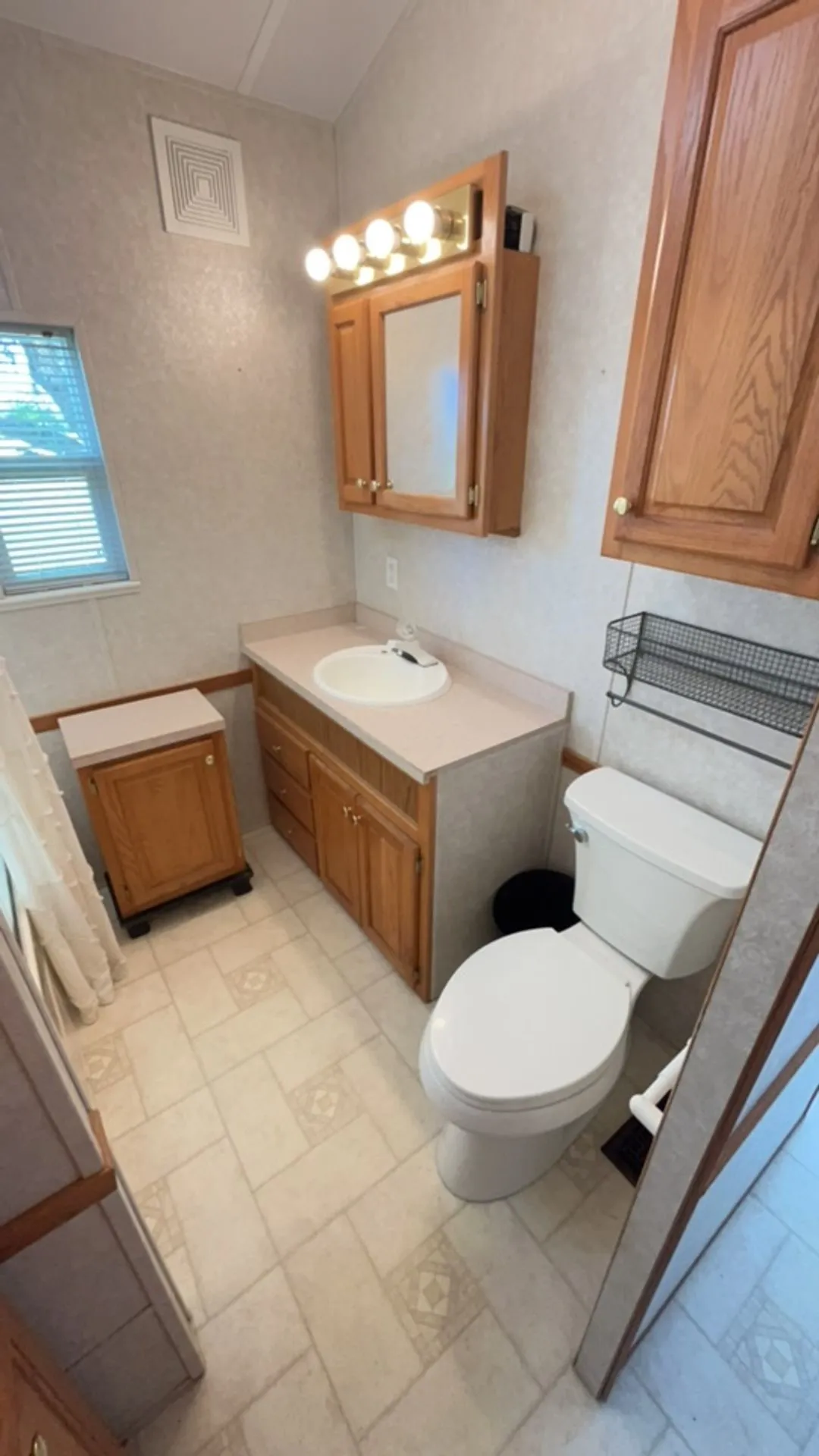 Manufactured Home For Rent in Dallas County , 3130 E Parkerville Road 18, Lancaster, Texas 75146, 1 Bedroom, 1 Bathroom, Garage spaces, 728 Sqft, built in 1992, mls#21284473, Real Estate Agent in Lancaster, Homes For Rent in Dallas county, Homes For Rent in Lancaster, Realtor in Lancaster Texas, Real Estate Brokerage Independent Realty Texas, Luminita Cordes Realtor