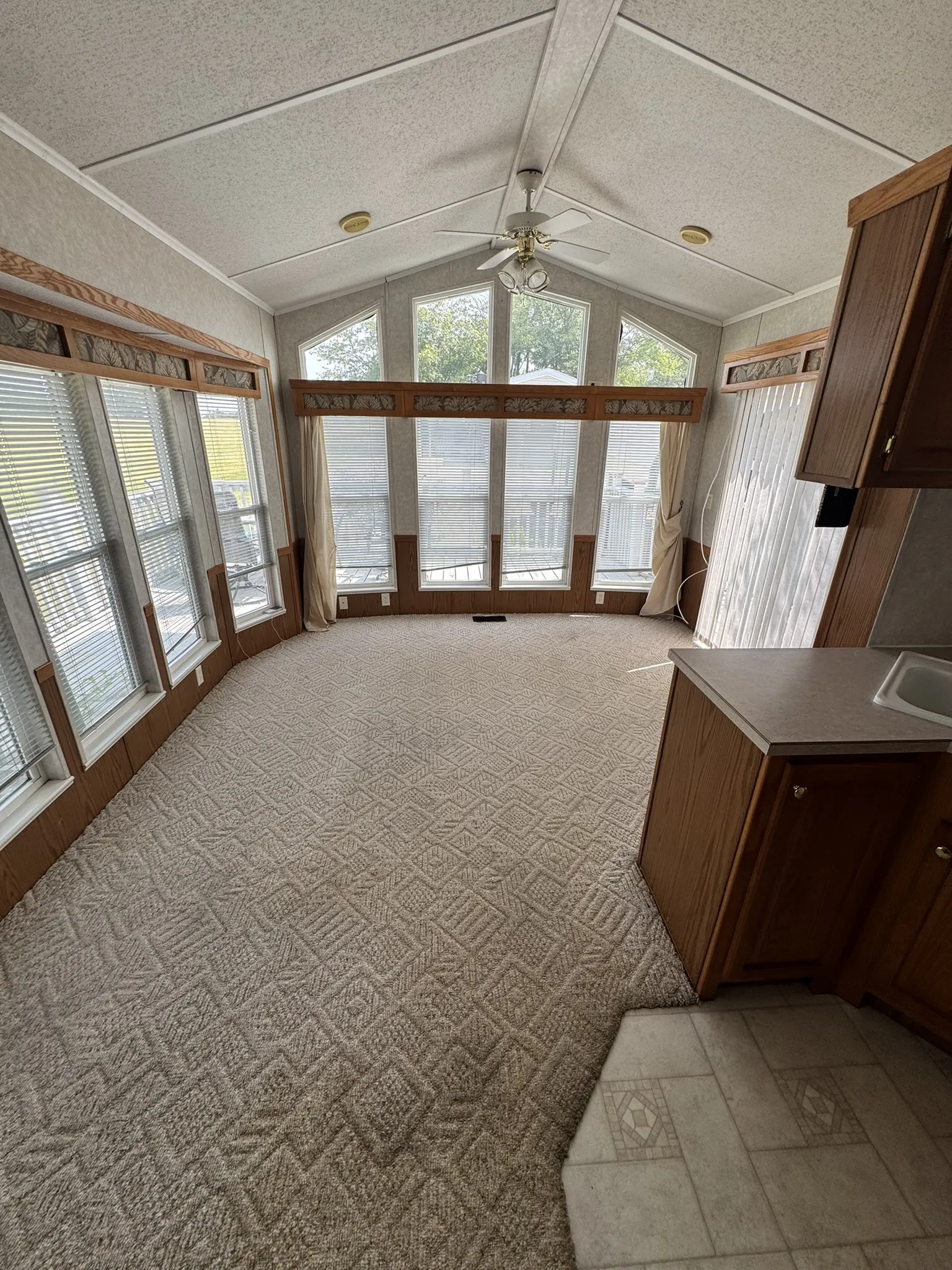 Manufactured Home For Rent in Dallas County , 3130 E Parkerville Road 18, Lancaster, Texas 75146, 1 Bedroom, 1 Bathroom, Garage spaces, 728 Sqft, built in 1992, mls#21284473, Real Estate Agent in Lancaster, Homes For Rent in Dallas county, Homes For Rent in Lancaster, Realtor in Lancaster Texas, Real Estate Brokerage Independent Realty Texas, Luminita Cordes Realtor