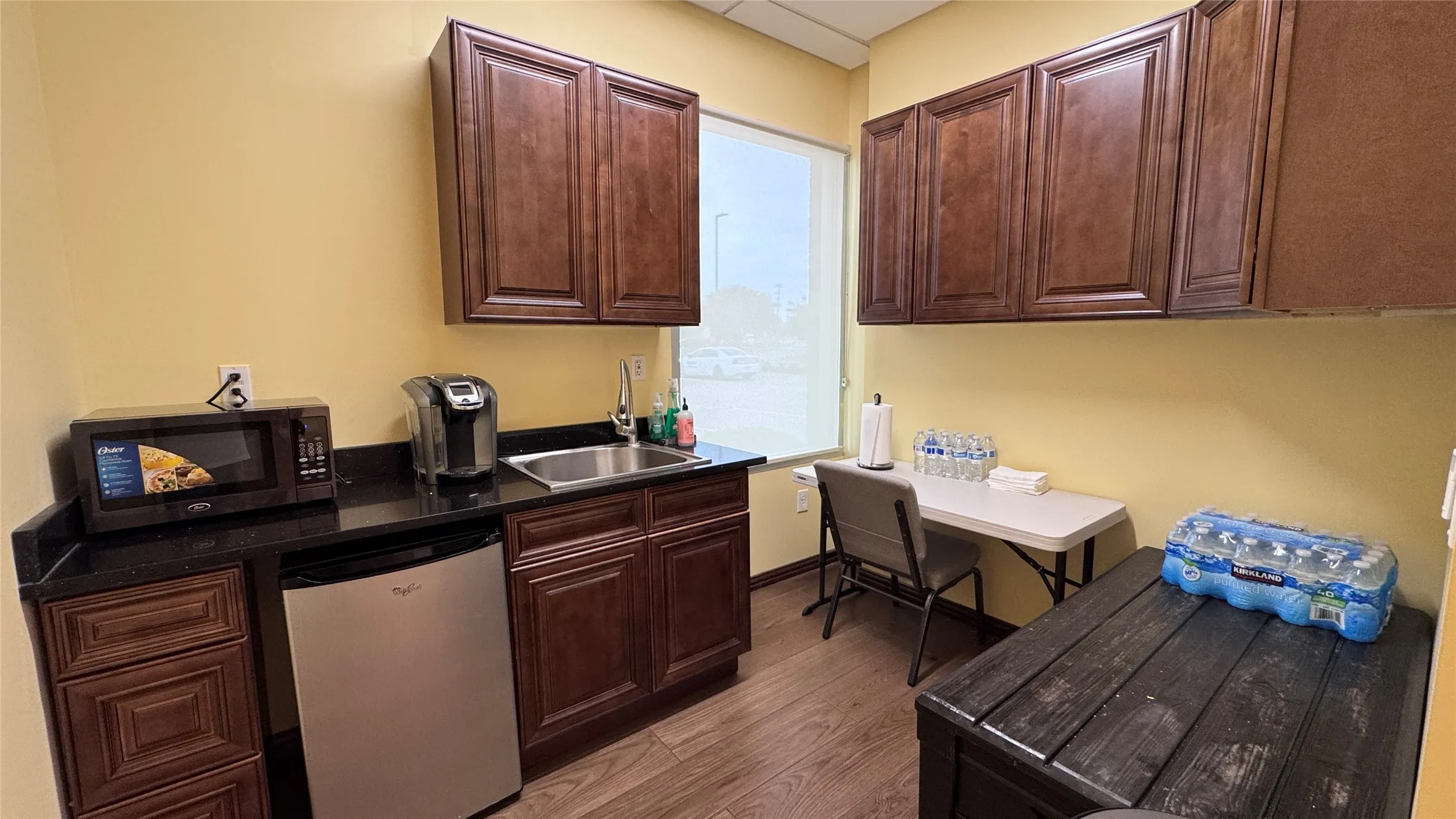 Kitchen with lot of storage, granite countertop