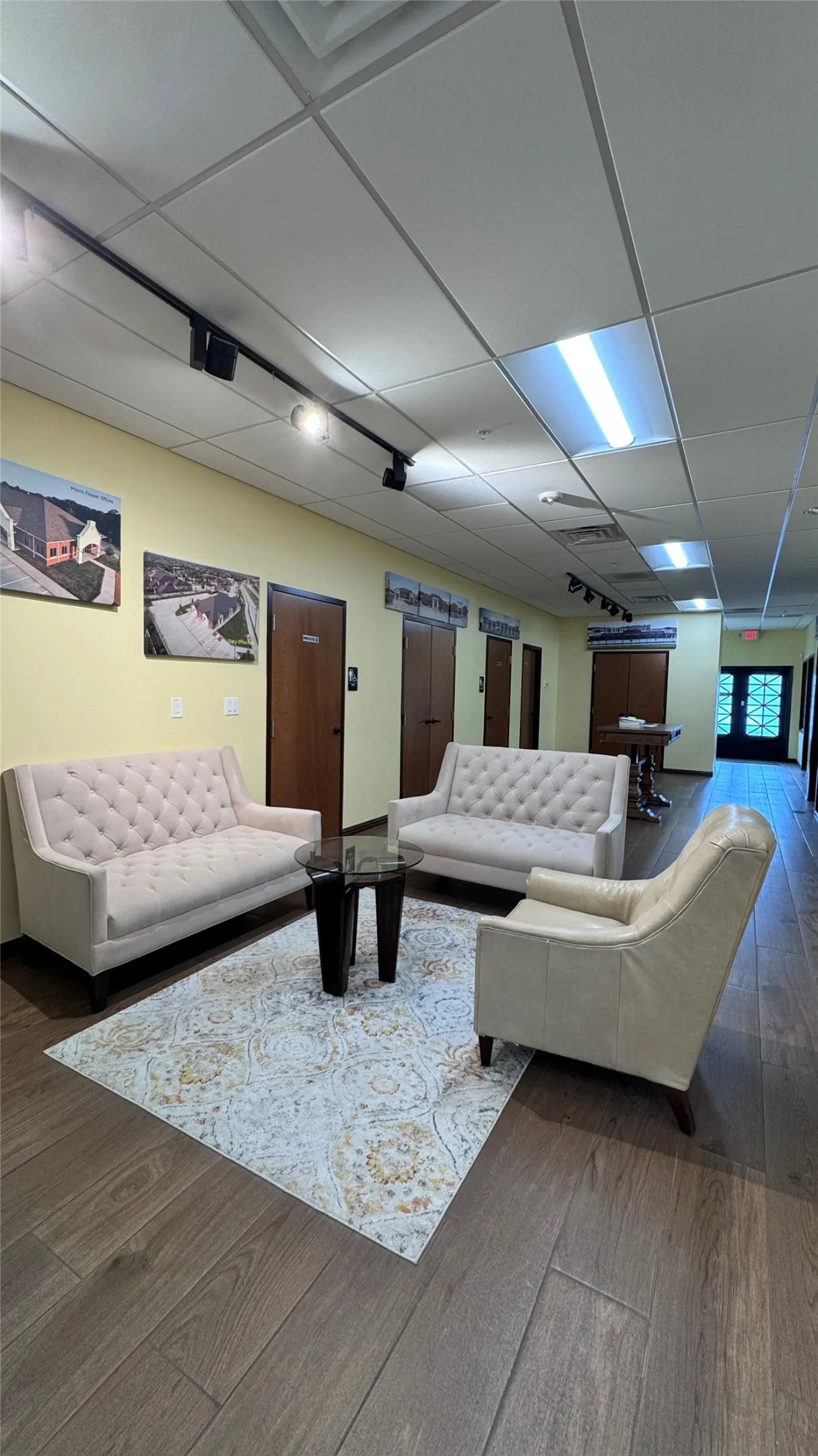 Lavish open space for formal/informal business meetings