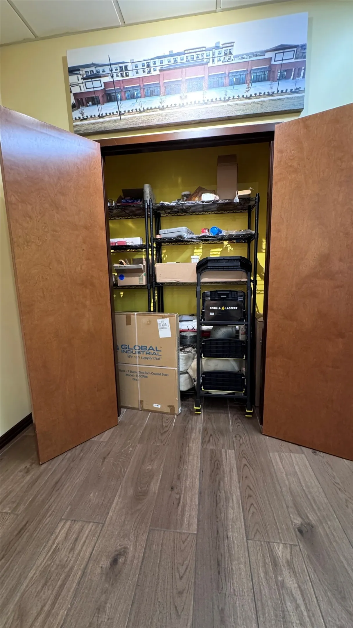 Storage cabinet