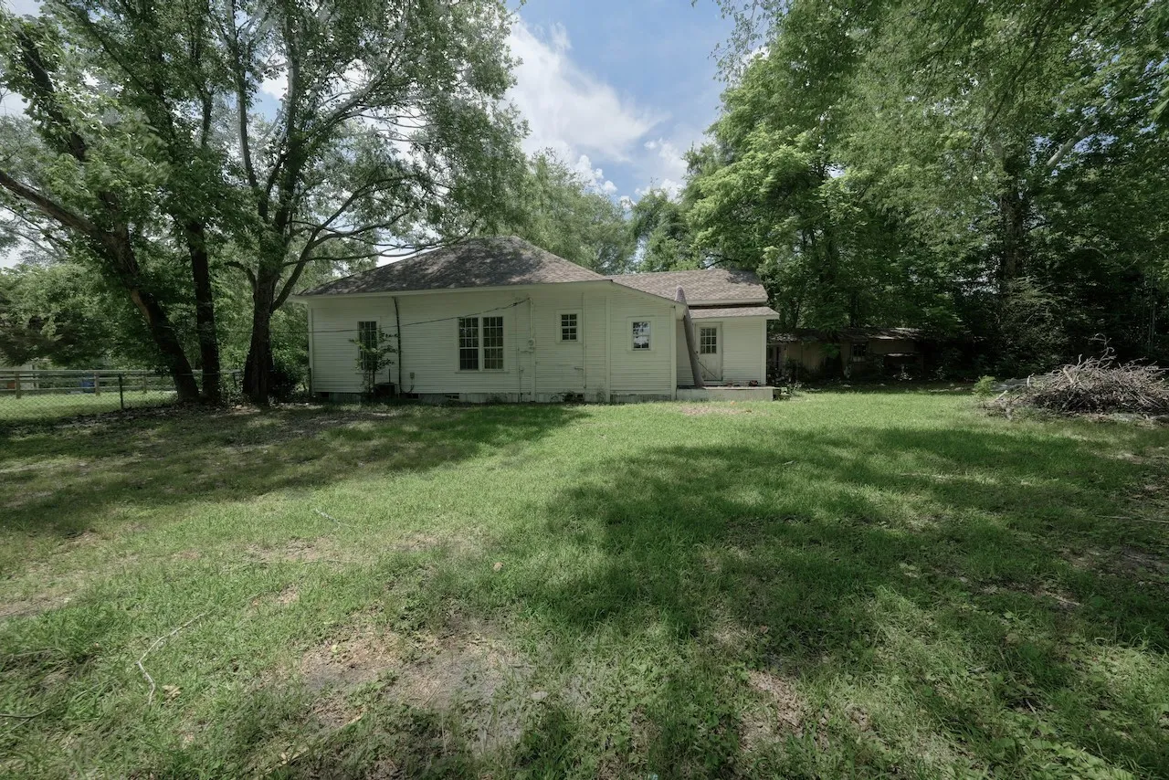 Single Family Residence For Sale in Smith County , 409 S Boyd Street, Lindale, Texas 75771, 3 Bedroom, 1 Bathroom, Garage spaces, 1,432 Sqft, built in 1910, mls#21284518, Real Estate Agent in Lindale, Homes For Sale in Smith county, Homes For Sale in Lindale, Realtor in Lindale Texas, Real Estate Brokerage Independent Realty Texas, Luminita Cordes Realtor