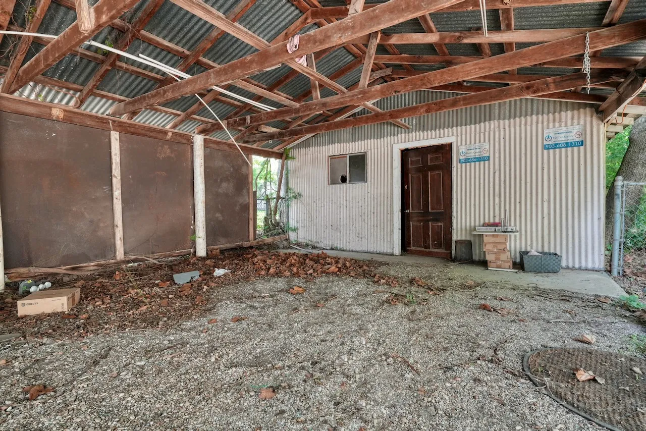 Single Family Residence For Sale in Smith County , 409 S Boyd Street, Lindale, Texas 75771, 3 Bedroom, 1 Bathroom, Garage spaces, 1,432 Sqft, built in 1910, mls#21284518, Real Estate Agent in Lindale, Homes For Sale in Smith county, Homes For Sale in Lindale, Realtor in Lindale Texas, Real Estate Brokerage Independent Realty Texas, Luminita Cordes Realtor