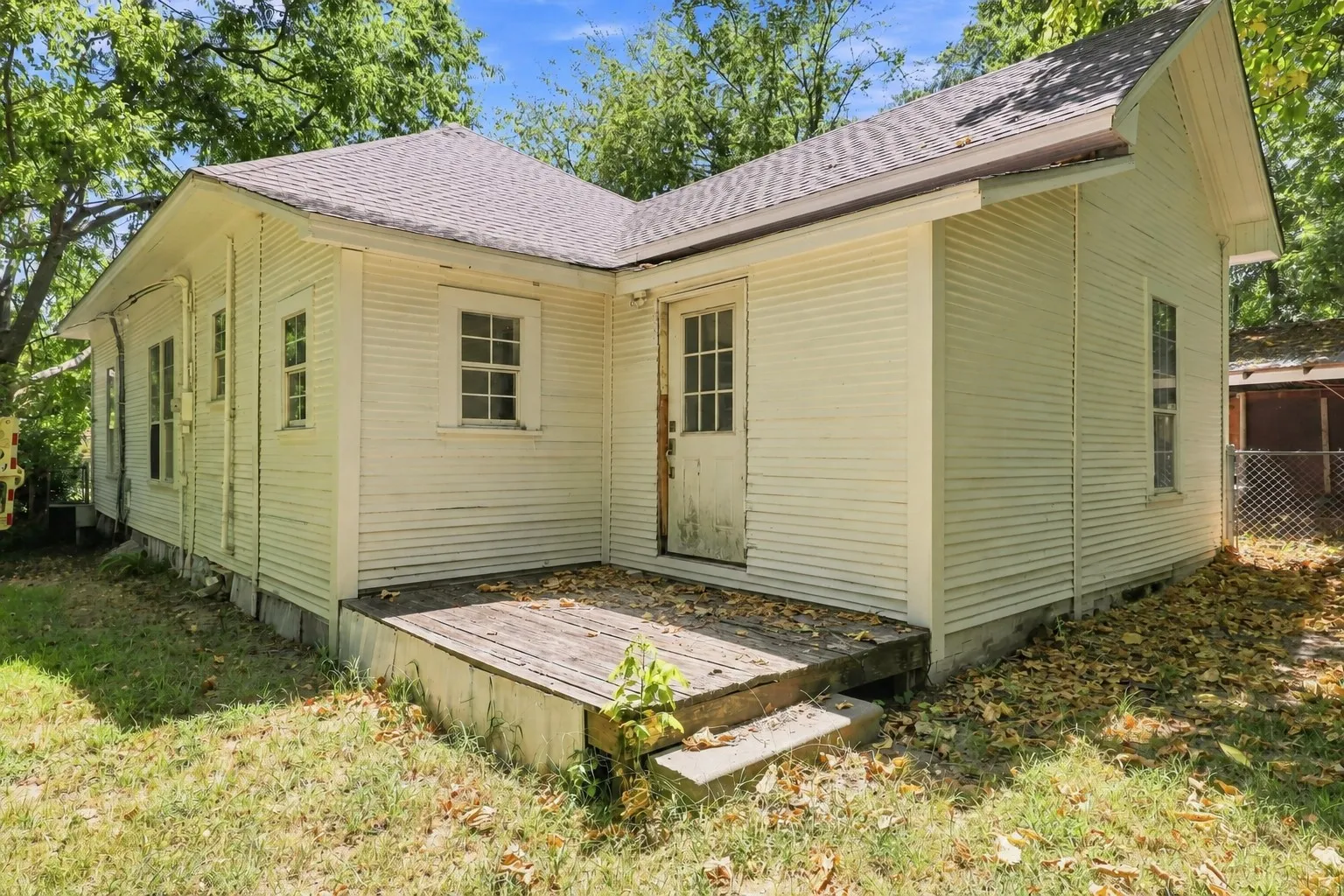 Single Family Residence For Sale in Smith County , 409 S Boyd Street, Lindale, Texas 75771, 3 Bedroom, 1 Bathroom, Garage spaces, 1,432 Sqft, built in 1910, mls#21284518, Real Estate Agent in Lindale, Homes For Sale in Smith county, Homes For Sale in Lindale, Realtor in Lindale Texas, Real Estate Brokerage Independent Realty Texas, Luminita Cordes Realtor