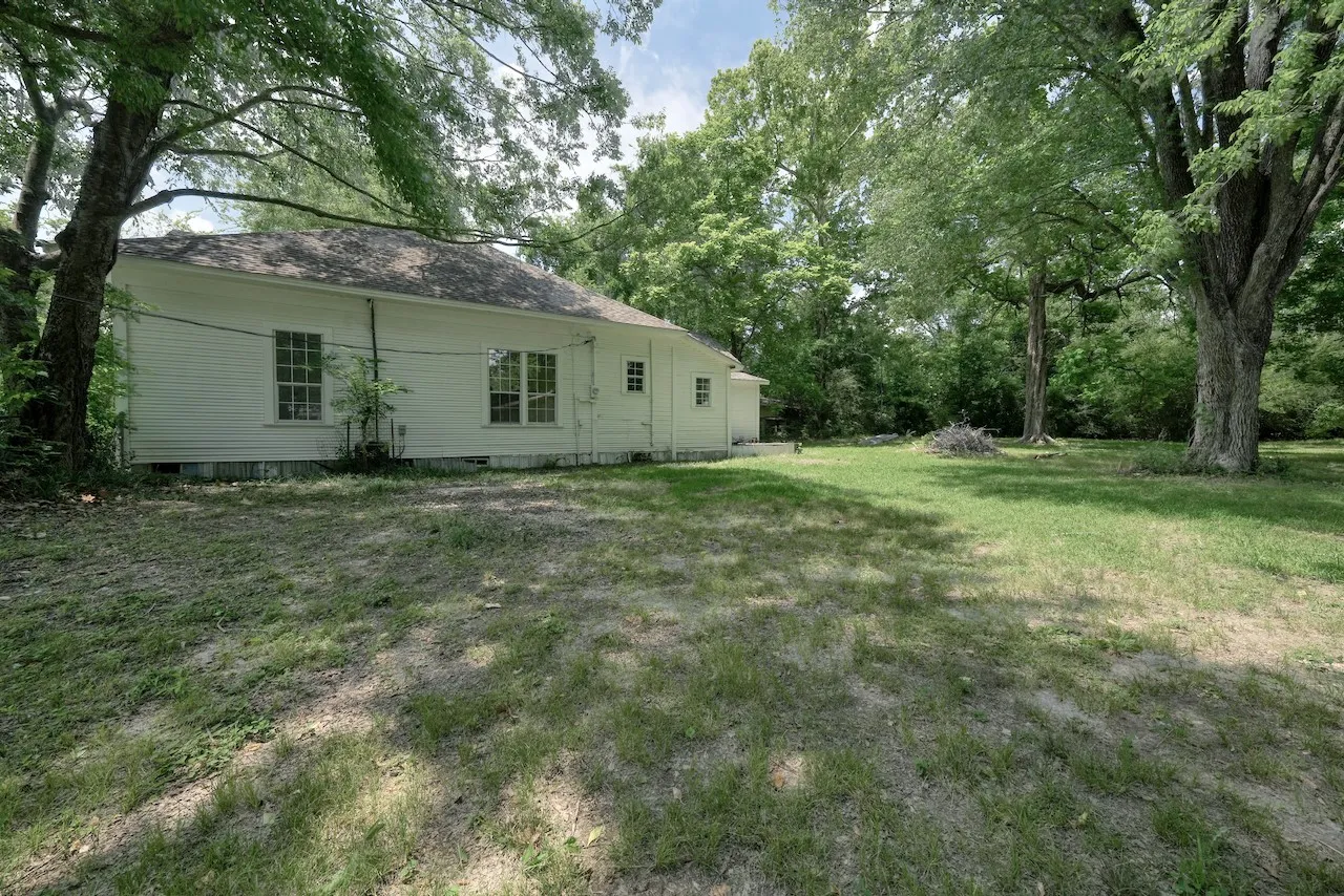 Single Family Residence For Sale in Smith County , 409 S Boyd Street, Lindale, Texas 75771, 3 Bedroom, 1 Bathroom, Garage spaces, 1,432 Sqft, built in 1910, mls#21284518, Real Estate Agent in Lindale, Homes For Sale in Smith county, Homes For Sale in Lindale, Realtor in Lindale Texas, Real Estate Brokerage Independent Realty Texas, Luminita Cordes Realtor