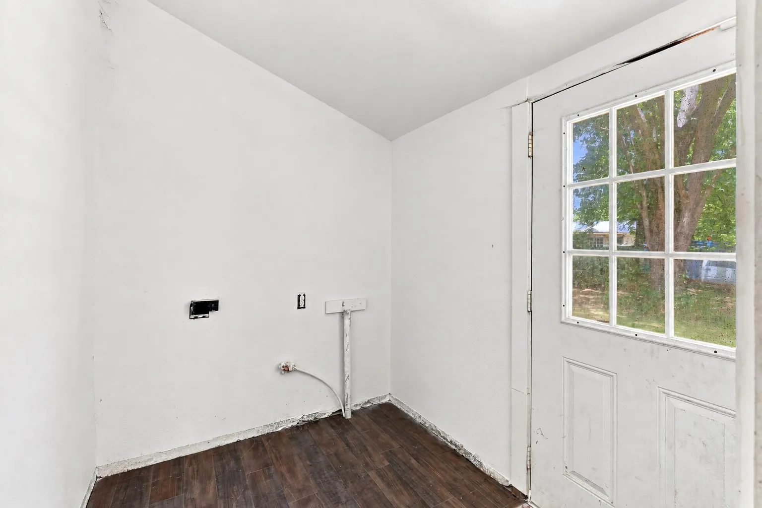 Single Family Residence For Sale in Smith County , 409 S Boyd Street, Lindale, Texas 75771, 3 Bedroom, 1 Bathroom, Garage spaces, 1,432 Sqft, built in 1910, mls#21284518, Real Estate Agent in Lindale, Homes For Sale in Smith county, Homes For Sale in Lindale, Realtor in Lindale Texas, Real Estate Brokerage Independent Realty Texas, Luminita Cordes Realtor