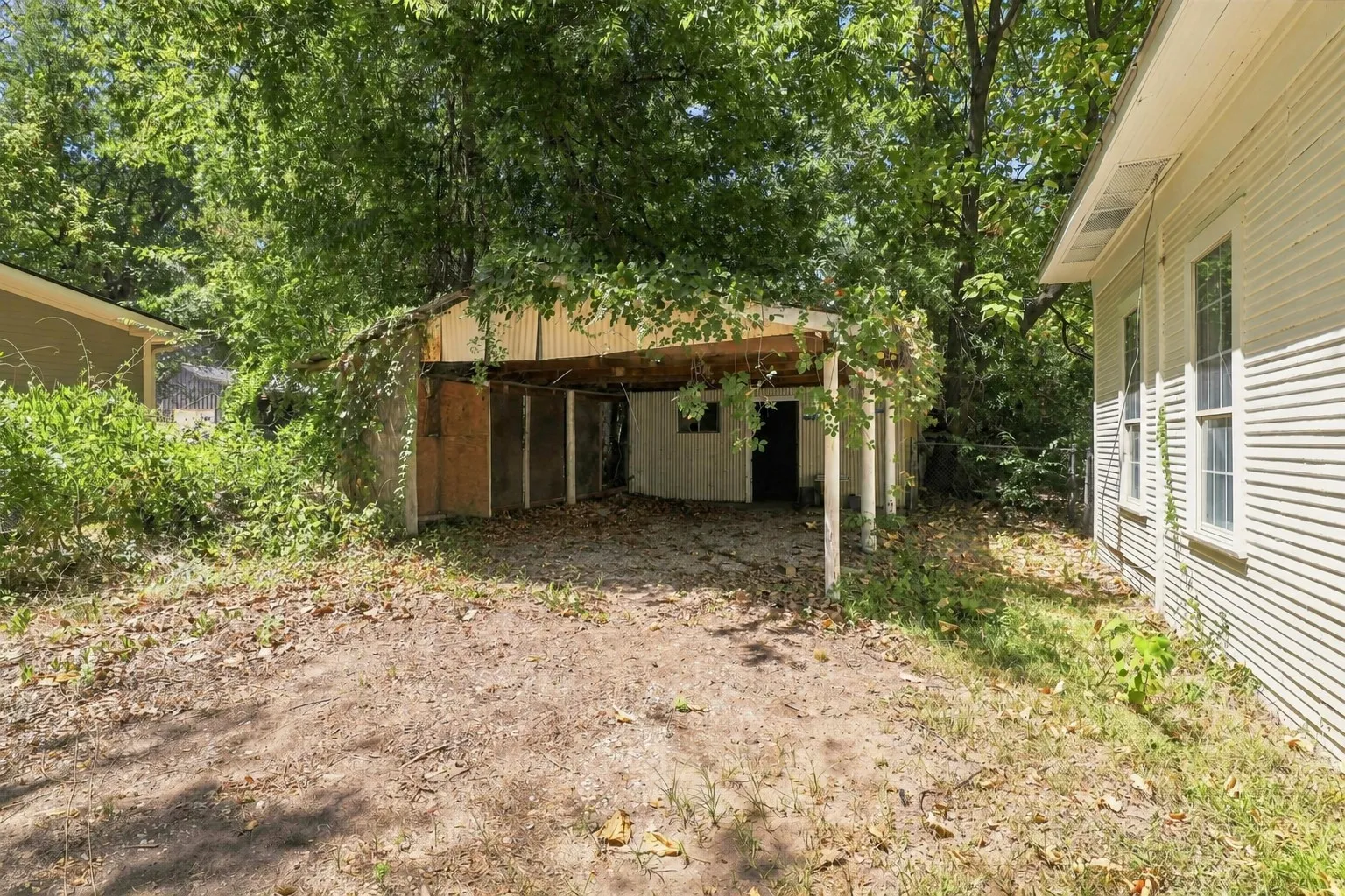 Single Family Residence For Sale in Smith County , 409 S Boyd Street, Lindale, Texas 75771, 3 Bedroom, 1 Bathroom, Garage spaces, 1,432 Sqft, built in 1910, mls#21284518, Real Estate Agent in Lindale, Homes For Sale in Smith county, Homes For Sale in Lindale, Realtor in Lindale Texas, Real Estate Brokerage Independent Realty Texas, Luminita Cordes Realtor
