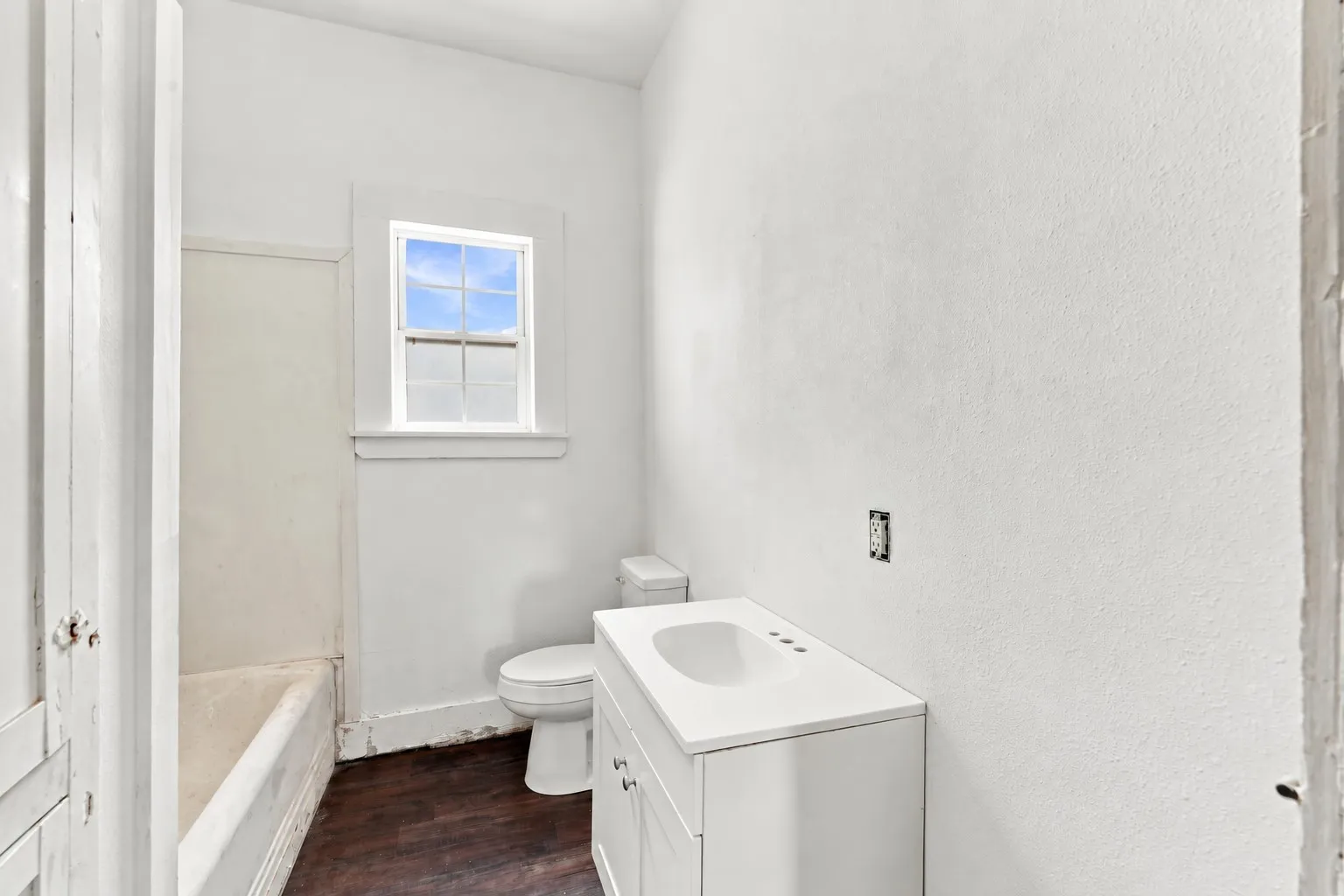 Single Family Residence For Sale in Smith County , 409 S Boyd Street, Lindale, Texas 75771, 3 Bedroom, 1 Bathroom, Garage spaces, 1,432 Sqft, built in 1910, mls#21284518, Real Estate Agent in Lindale, Homes For Sale in Smith county, Homes For Sale in Lindale, Realtor in Lindale Texas, Real Estate Brokerage Independent Realty Texas, Luminita Cordes Realtor