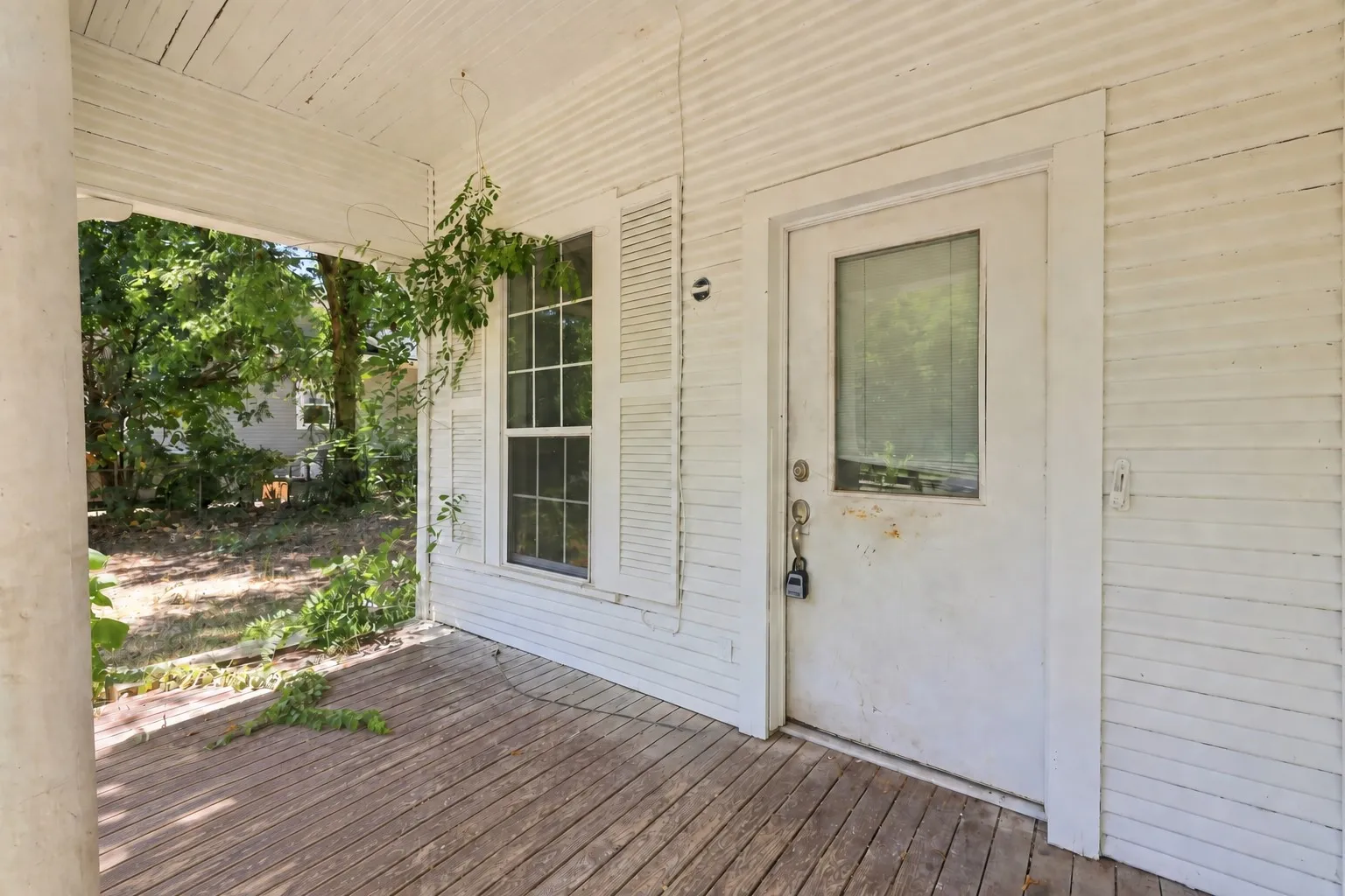 Single Family Residence For Sale in Smith County , 409 S Boyd Street, Lindale, Texas 75771, 3 Bedroom, 1 Bathroom, Garage spaces, 1,432 Sqft, built in 1910, mls#21284518, Real Estate Agent in Lindale, Homes For Sale in Smith county, Homes For Sale in Lindale, Realtor in Lindale Texas, Real Estate Brokerage Independent Realty Texas, Luminita Cordes Realtor