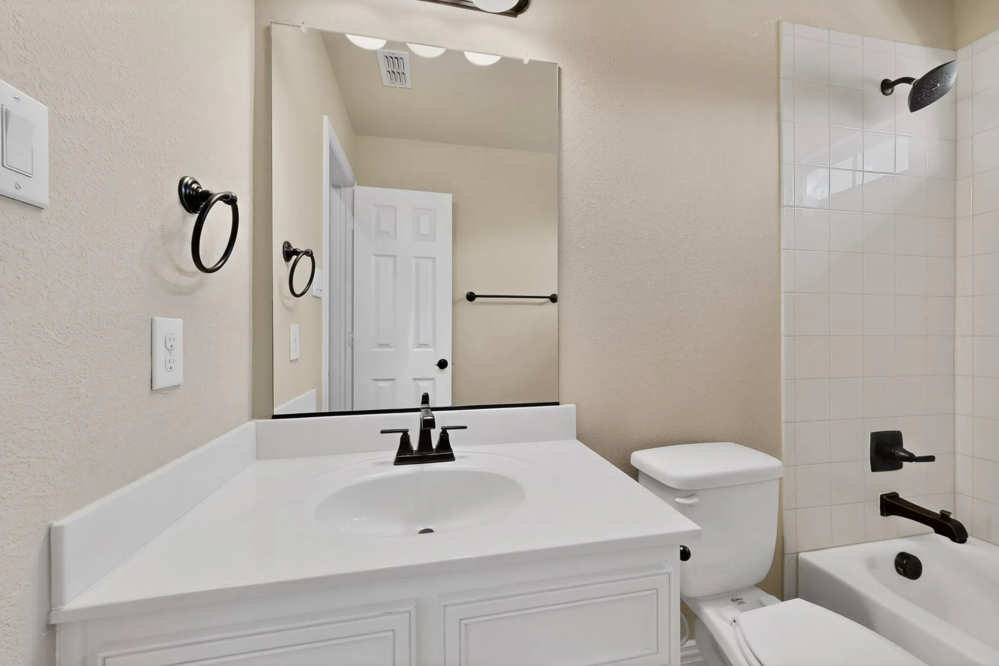 BATHROOM #4 NICE SINK CABINETS WITH TUB AND SHOWER...!!!