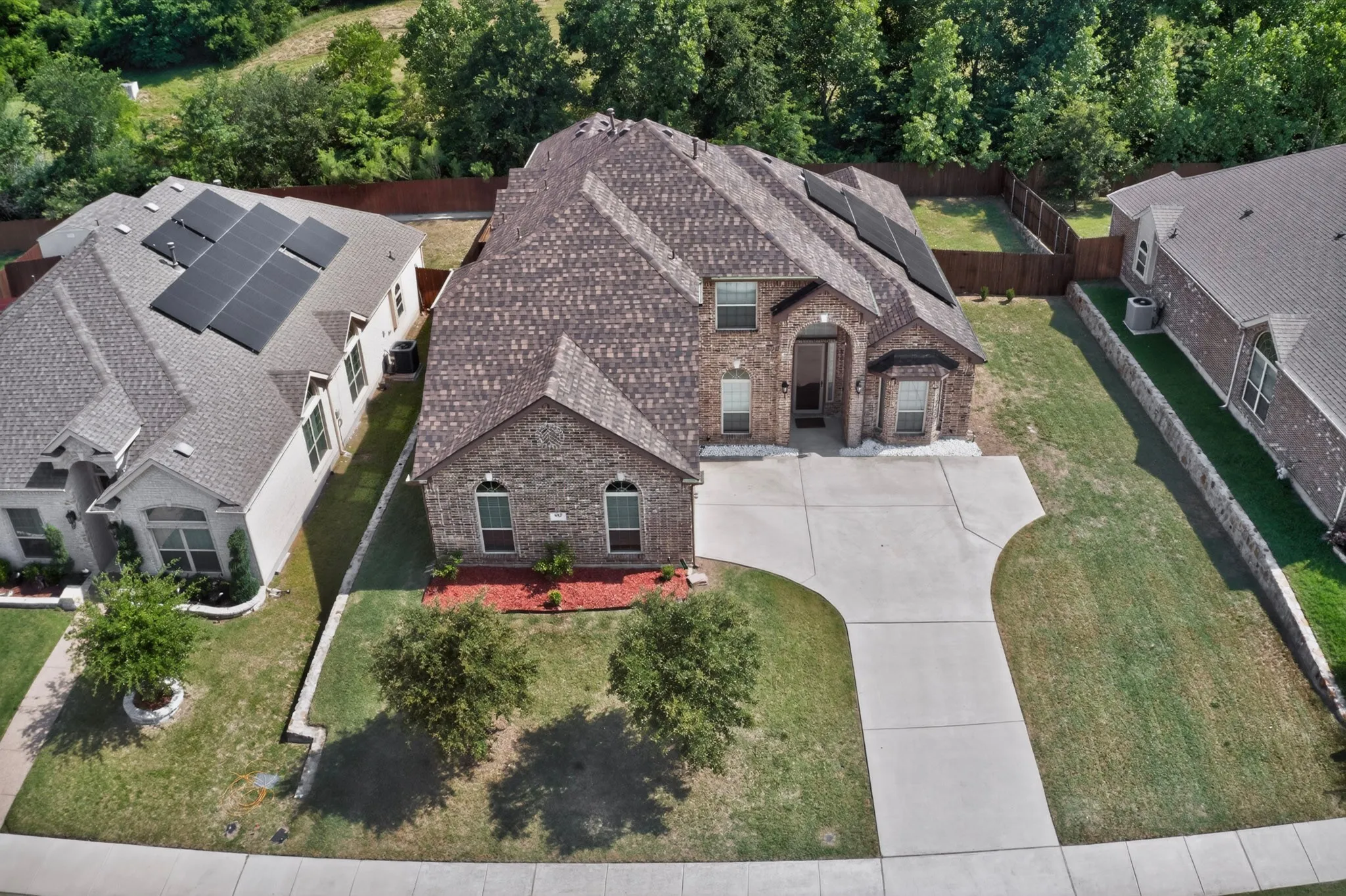 THIS BEAUTIFUL HOME HAS SOMETHING FOR EVERY MEMBER OF THE FAMILY AND FRIENDS TOO...!!!