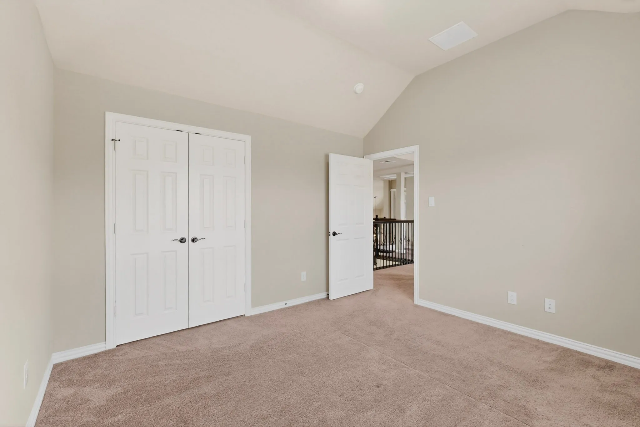ANOTHER VIEW OF THE 4TH BEDROOM...!!!