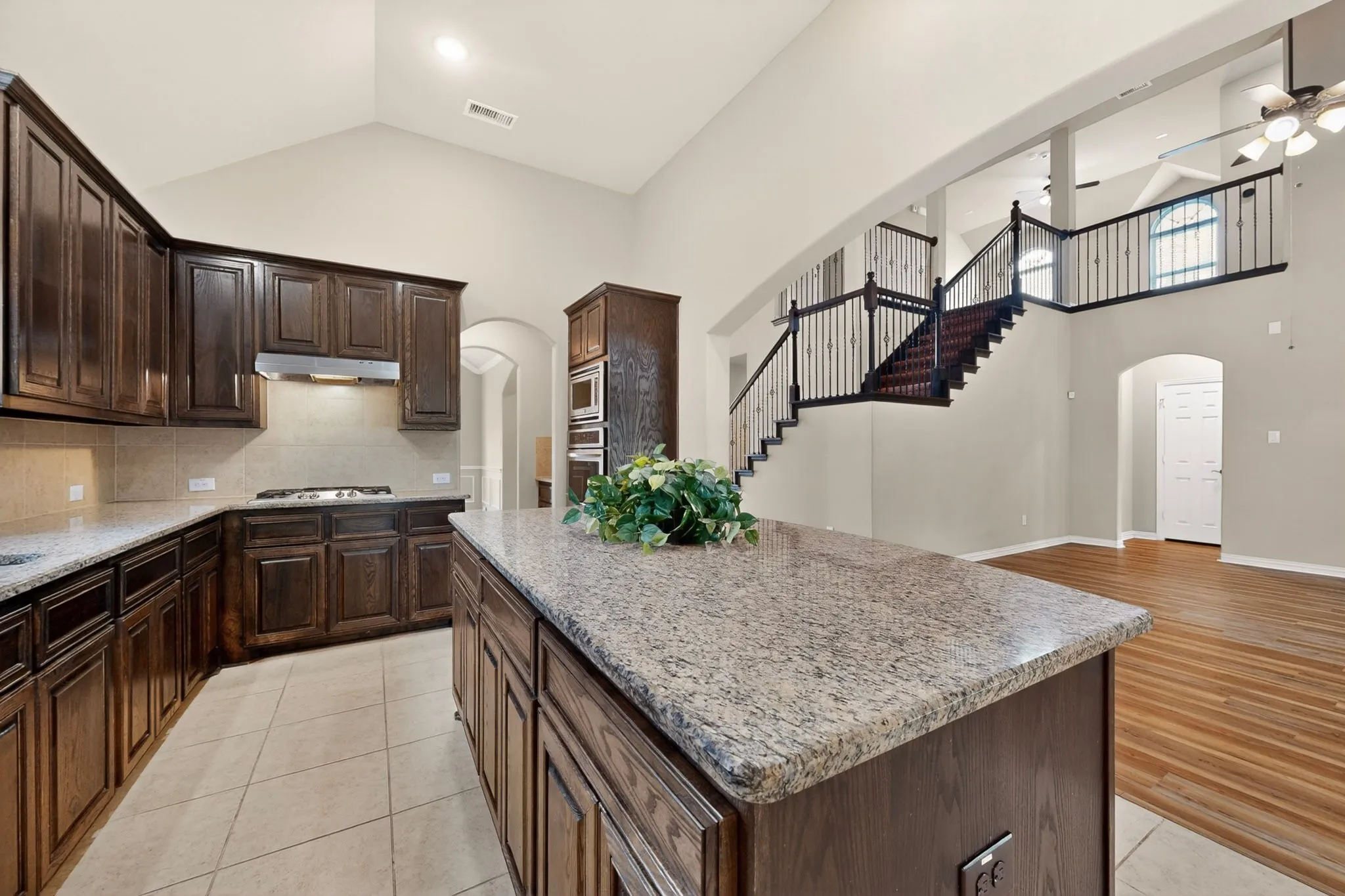 KITCHEN HAS LOTS OF FOOD PREP SPACE, A LARGE DOUBLE OVEN,GAS COOKTOP, CABINETS GALORE AND A WALK IN BUTLER'S PANTRY...THIS KITCHEN HAS EVERYTHING....