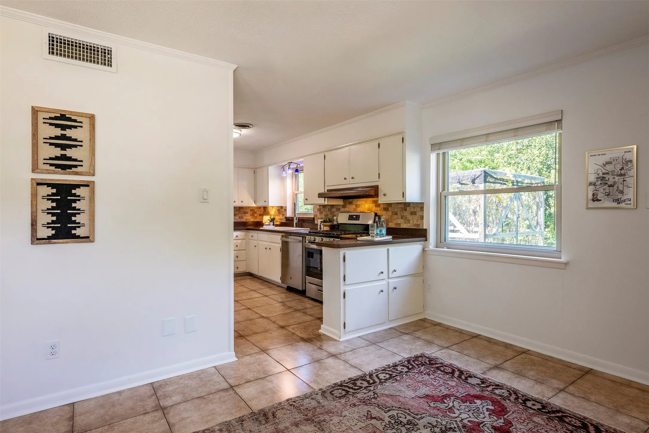 Single Family Residence For Sale in Tarrant County , 4912 Vega Court W, Fort Worth, Texas 76133, 3 Bedroom, 2 Bathroom, 2 Garage spaces, 1,713 Sqft, built in 1954, mls#21283895, Real Estate Agent in Fort Worth, Homes For Sale in Tarrant county, Homes For Sale in Fort Worth, Realtor in Fort Worth Texas, Real Estate Brokerage Independent Realty Texas, Luminita Cordes Realtor