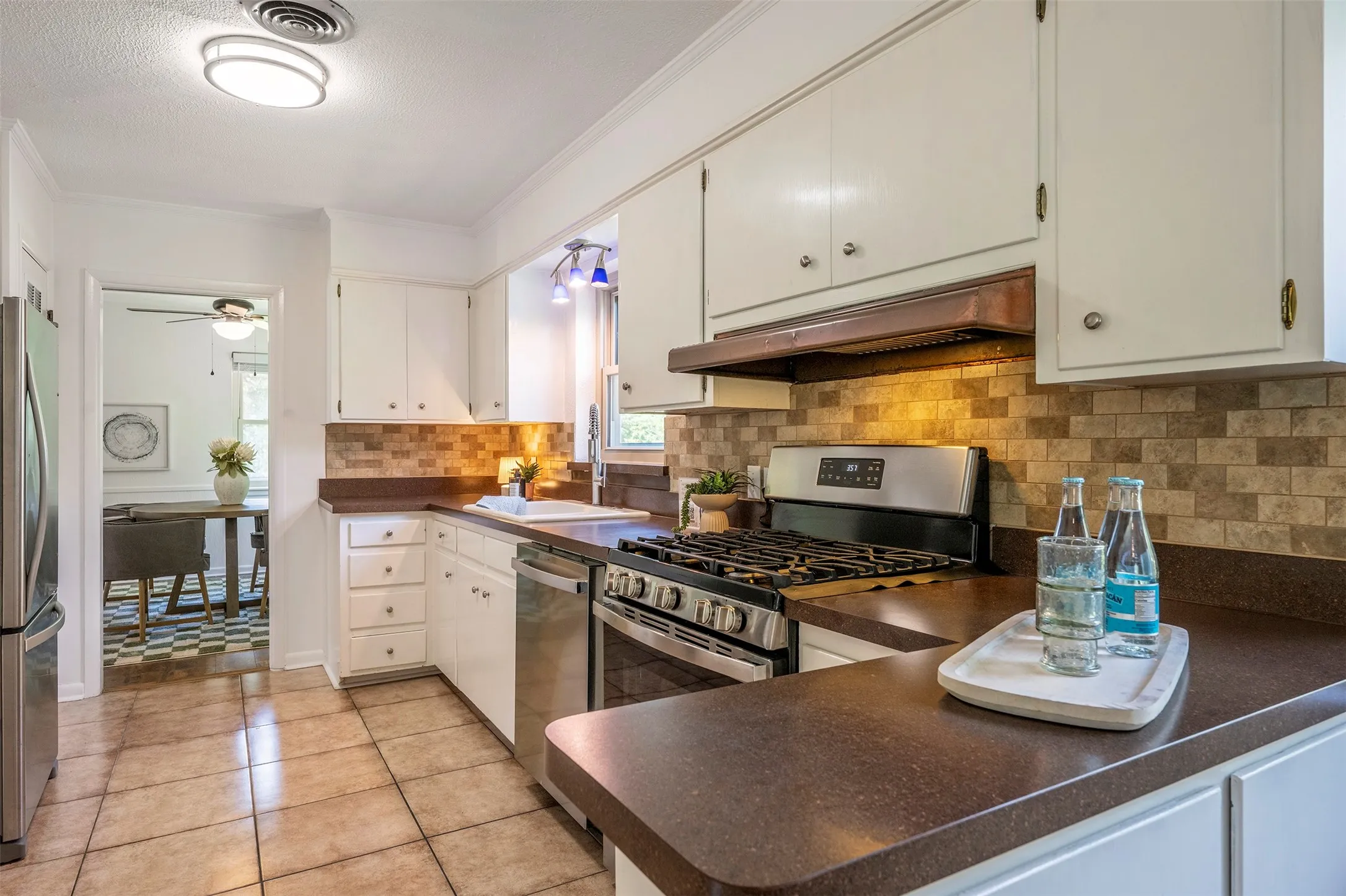 Single Family Residence For Sale in Tarrant County , 4912 Vega Court W, Fort Worth, Texas 76133, 3 Bedroom, 2 Bathroom, 2 Garage spaces, 1,713 Sqft, built in 1954, mls#21283895, Real Estate Agent in Fort Worth, Homes For Sale in Tarrant county, Homes For Sale in Fort Worth, Realtor in Fort Worth Texas, Real Estate Brokerage Independent Realty Texas, Luminita Cordes Realtor