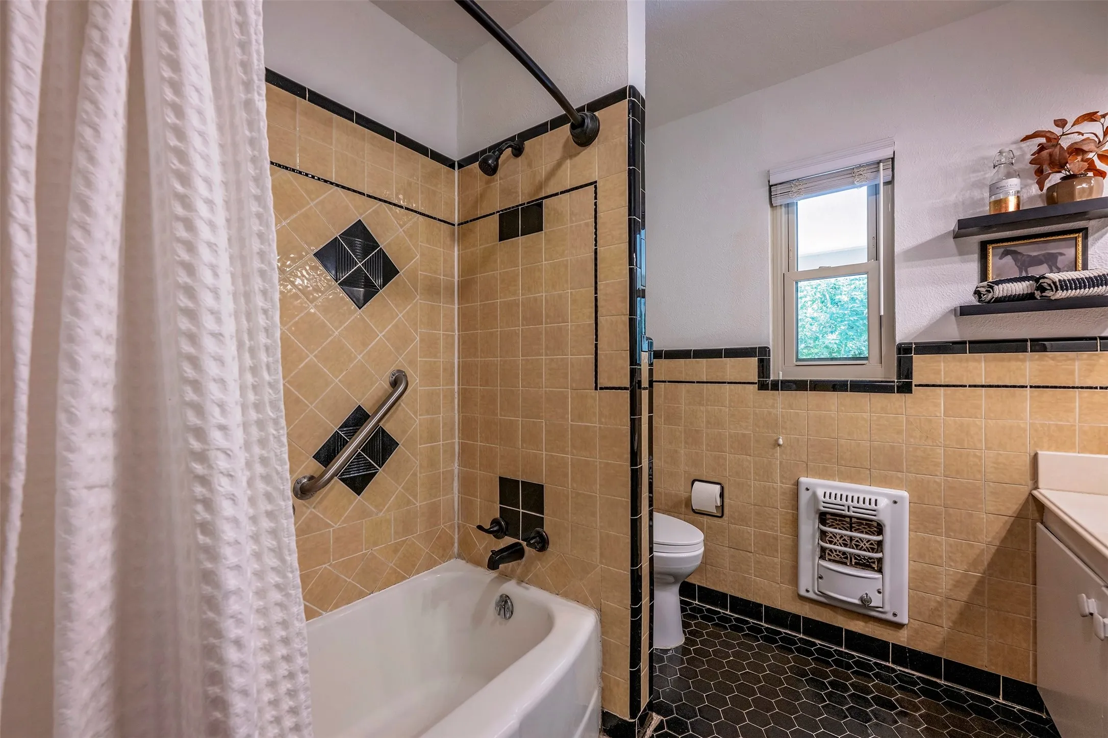 Single Family Residence For Sale in Tarrant County , 4912 Vega Court W, Fort Worth, Texas 76133, 3 Bedroom, 2 Bathroom, 2 Garage spaces, 1,713 Sqft, built in 1954, mls#21283895, Real Estate Agent in Fort Worth, Homes For Sale in Tarrant county, Homes For Sale in Fort Worth, Realtor in Fort Worth Texas, Real Estate Brokerage Independent Realty Texas, Luminita Cordes Realtor