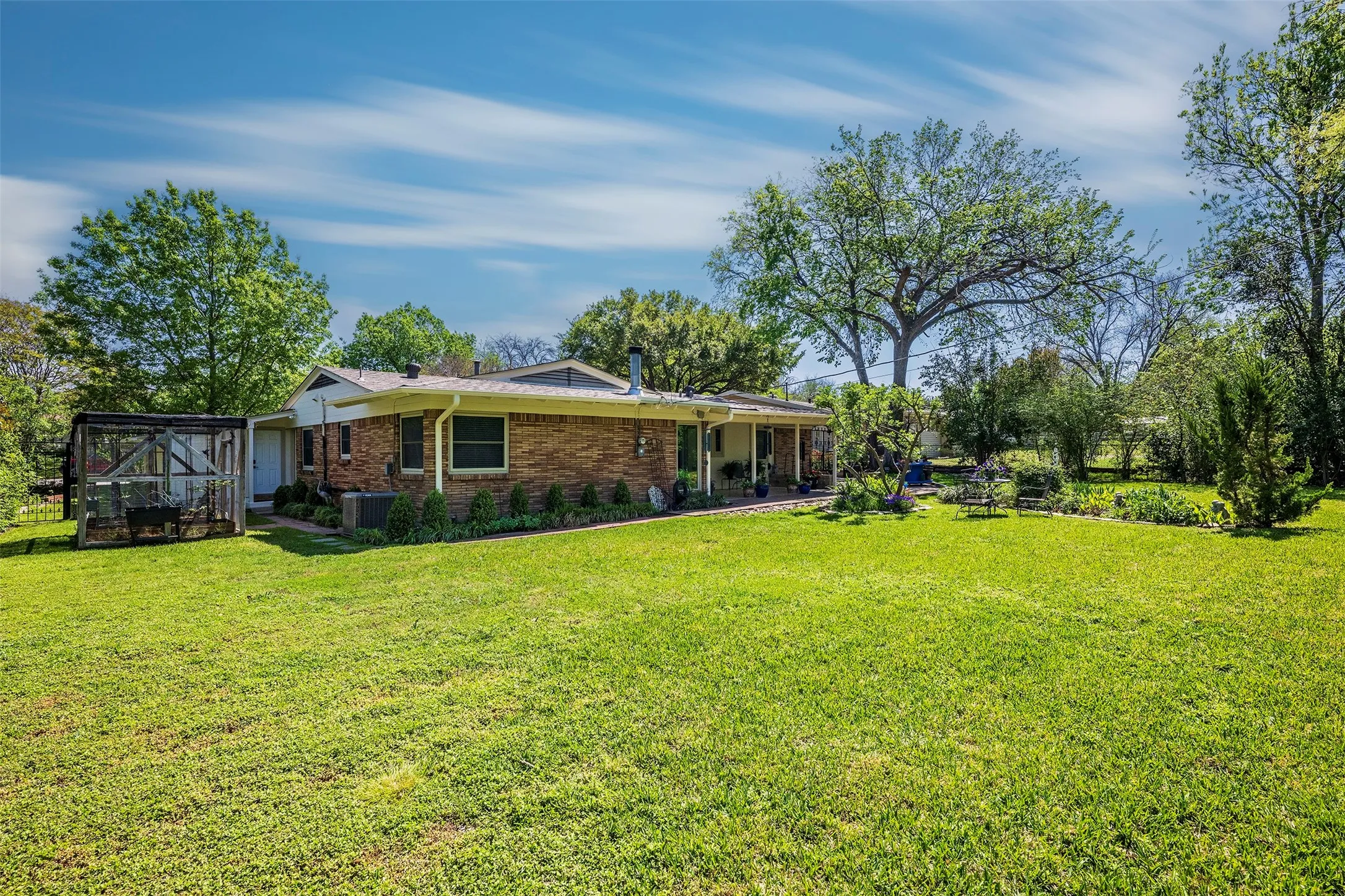 Single Family Residence For Sale in Tarrant County , 4912 Vega Court W, Fort Worth, Texas 76133, 3 Bedroom, 2 Bathroom, 2 Garage spaces, 1,713 Sqft, built in 1954, mls#21283895, Real Estate Agent in Fort Worth, Homes For Sale in Tarrant county, Homes For Sale in Fort Worth, Realtor in Fort Worth Texas, Real Estate Brokerage Independent Realty Texas, Luminita Cordes Realtor
