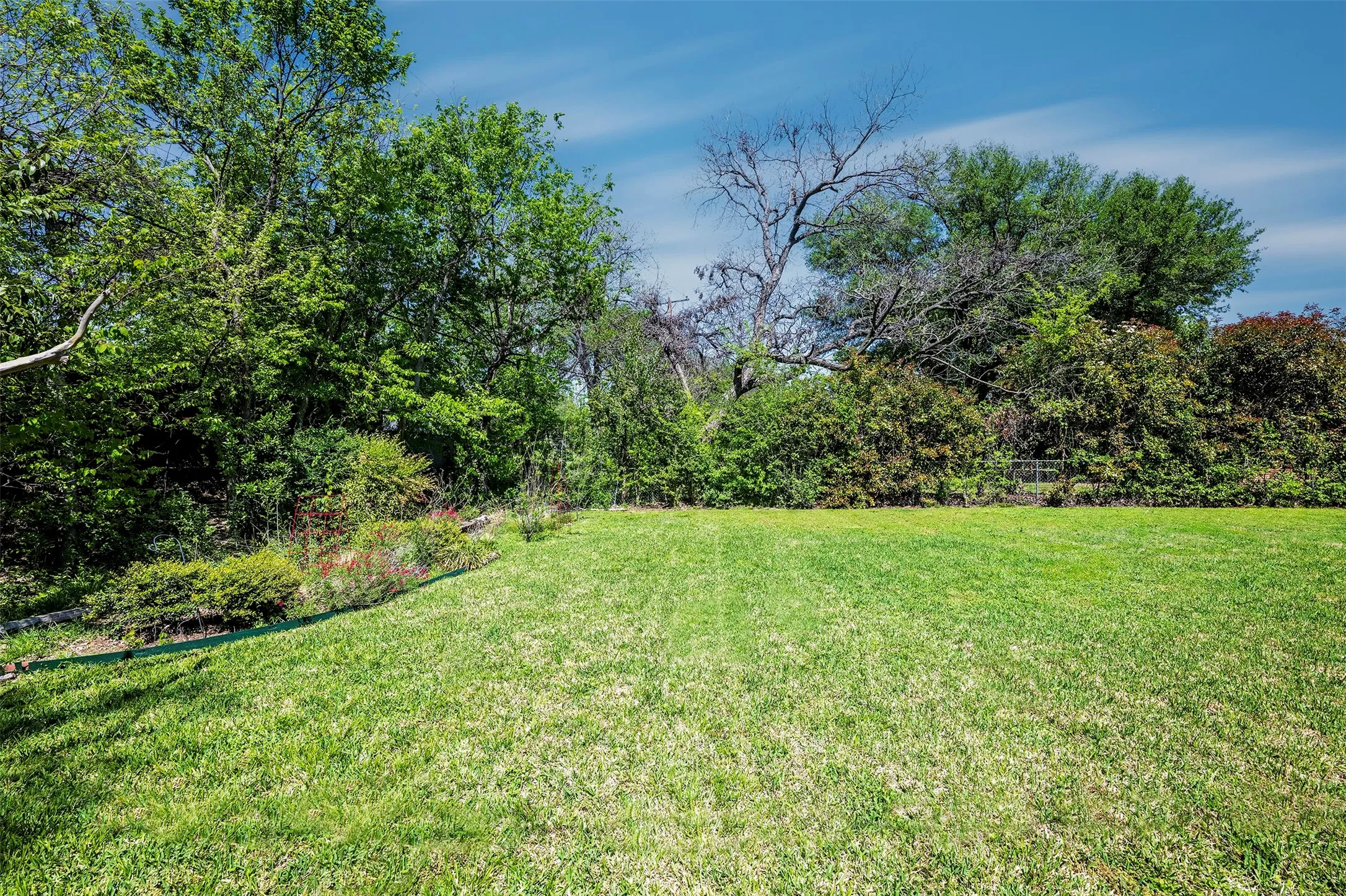Single Family Residence For Sale in Tarrant County , 4912 Vega Court W, Fort Worth, Texas 76133, 3 Bedroom, 2 Bathroom, 2 Garage spaces, 1,713 Sqft, built in 1954, mls#21283895, Real Estate Agent in Fort Worth, Homes For Sale in Tarrant county, Homes For Sale in Fort Worth, Realtor in Fort Worth Texas, Real Estate Brokerage Independent Realty Texas, Luminita Cordes Realtor