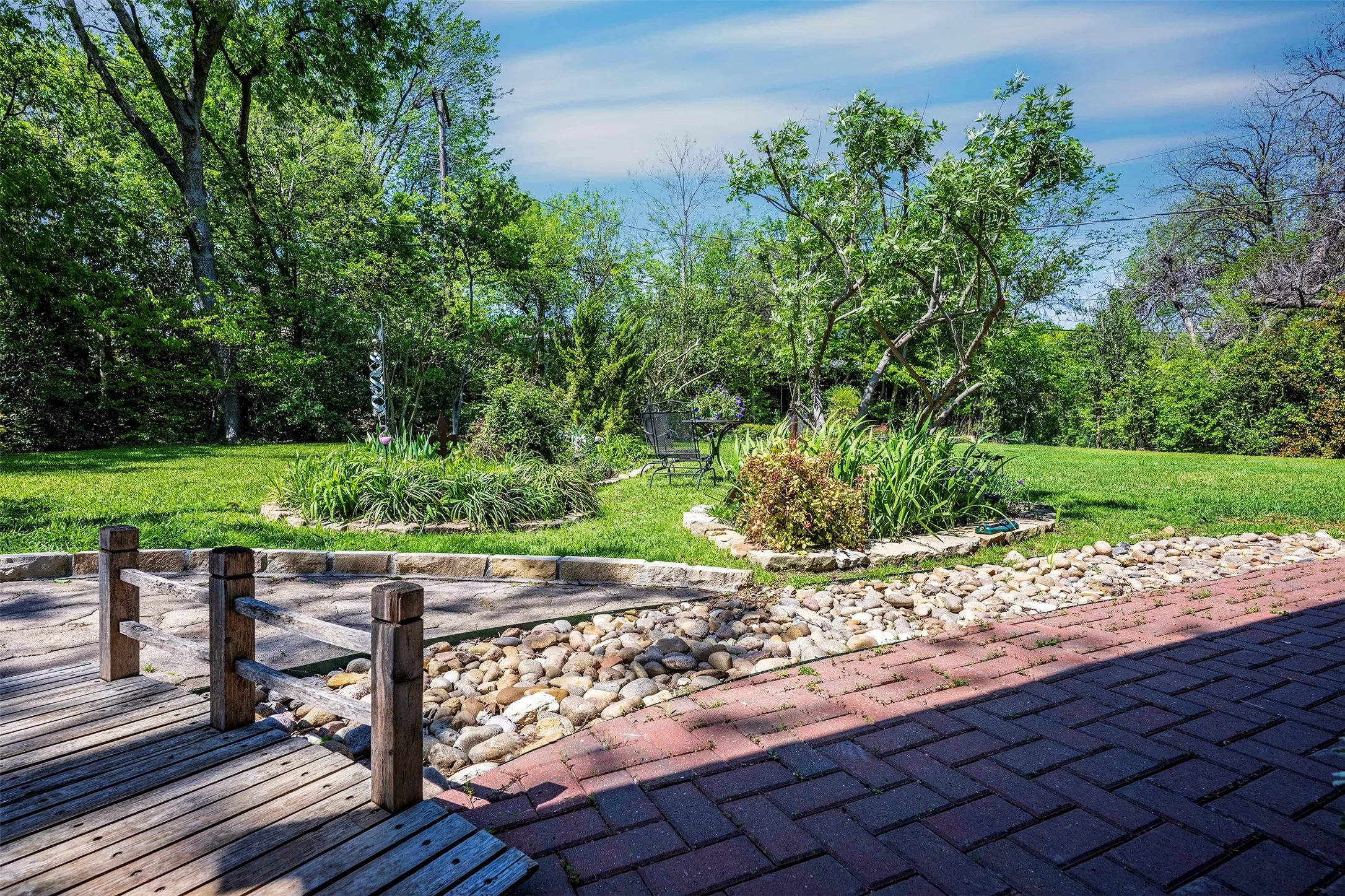 Single Family Residence For Sale in Tarrant County , 4912 Vega Court W, Fort Worth, Texas 76133, 3 Bedroom, 2 Bathroom, 2 Garage spaces, 1,713 Sqft, built in 1954, mls#21283895, Real Estate Agent in Fort Worth, Homes For Sale in Tarrant county, Homes For Sale in Fort Worth, Realtor in Fort Worth Texas, Real Estate Brokerage Independent Realty Texas, Luminita Cordes Realtor
