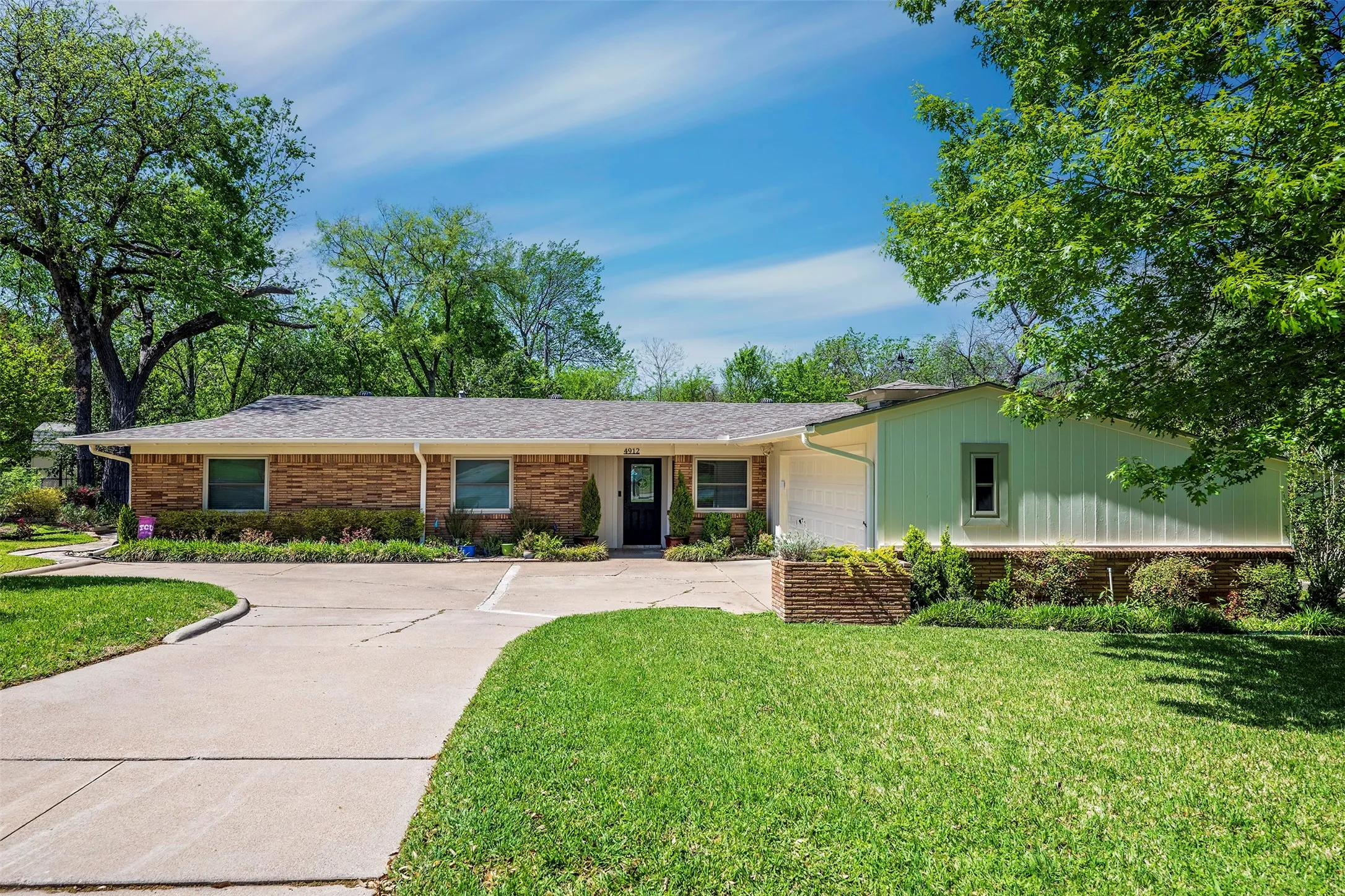 Single Family Residence For Sale in Tarrant County , 4912 Vega Court W, Fort Worth, Texas 76133, 3 Bedroom, 2 Bathroom, 2 Garage spaces, 1,713 Sqft, built in 1954, mls#21283895, Real Estate Agent in Fort Worth, Homes For Sale in Tarrant county, Homes For Sale in Fort Worth, Realtor in Fort Worth Texas, Real Estate Brokerage Independent Realty Texas, Luminita Cordes Realtor