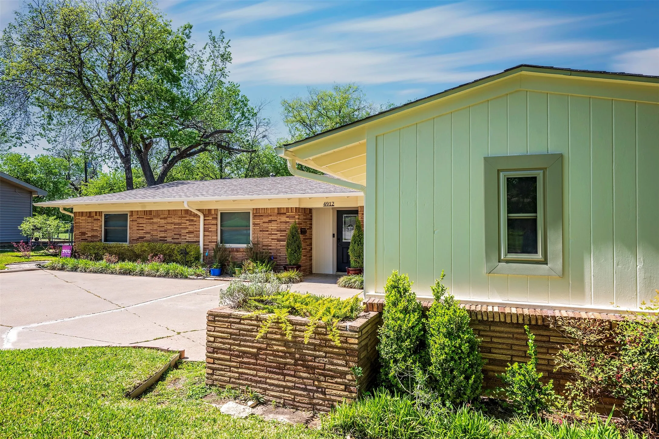 Single Family Residence For Sale in Tarrant County , 4912 Vega Court W, Fort Worth, Texas 76133, 3 Bedroom, 2 Bathroom, 2 Garage spaces, 1,713 Sqft, built in 1954, mls#21283895, Real Estate Agent in Fort Worth, Homes For Sale in Tarrant county, Homes For Sale in Fort Worth, Realtor in Fort Worth Texas, Real Estate Brokerage Independent Realty Texas, Luminita Cordes Realtor