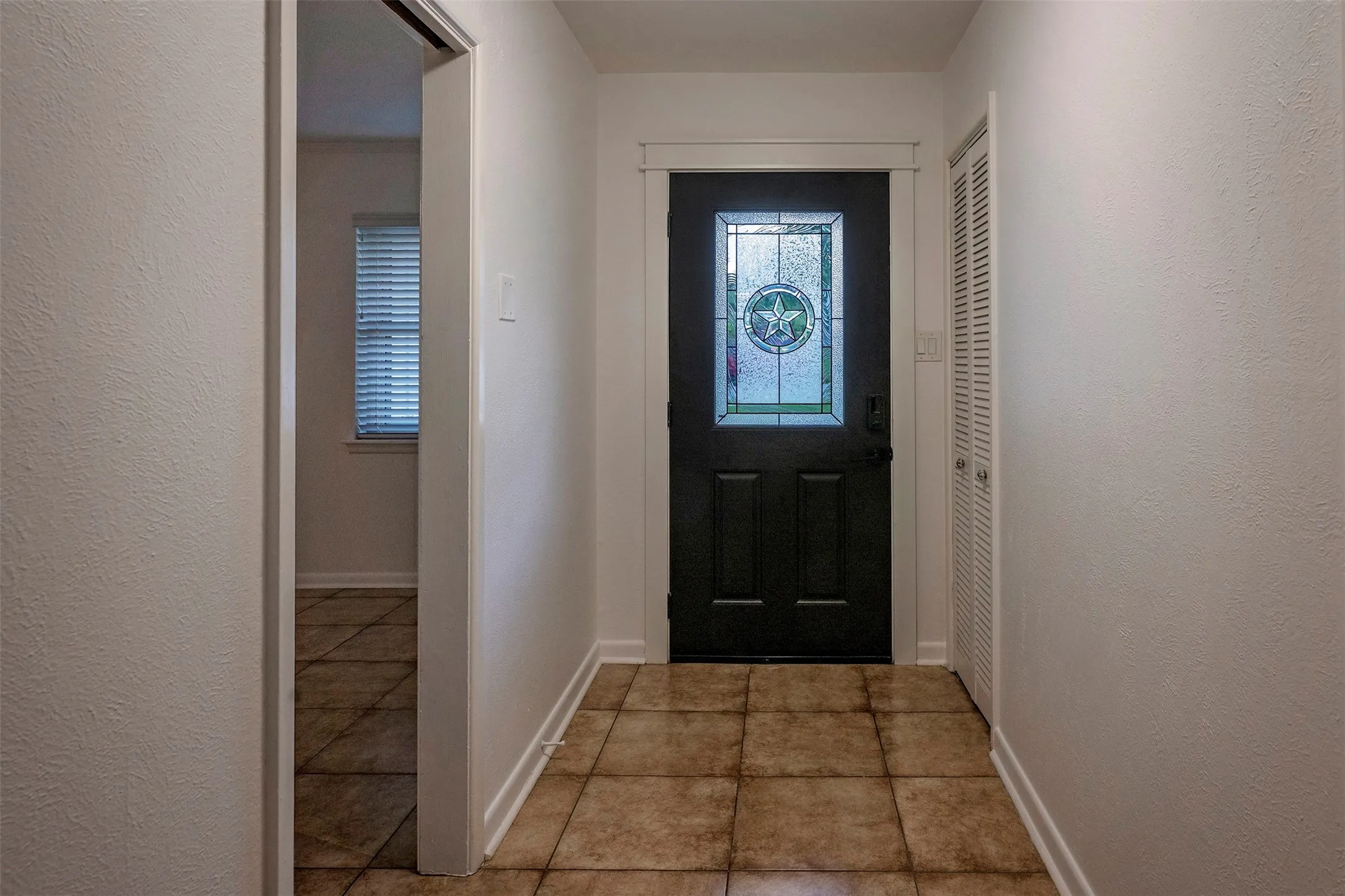 Single Family Residence For Sale in Tarrant County , 4912 Vega Court W, Fort Worth, Texas 76133, 3 Bedroom, 2 Bathroom, 2 Garage spaces, 1,713 Sqft, built in 1954, mls#21283895, Real Estate Agent in Fort Worth, Homes For Sale in Tarrant county, Homes For Sale in Fort Worth, Realtor in Fort Worth Texas, Real Estate Brokerage Independent Realty Texas, Luminita Cordes Realtor