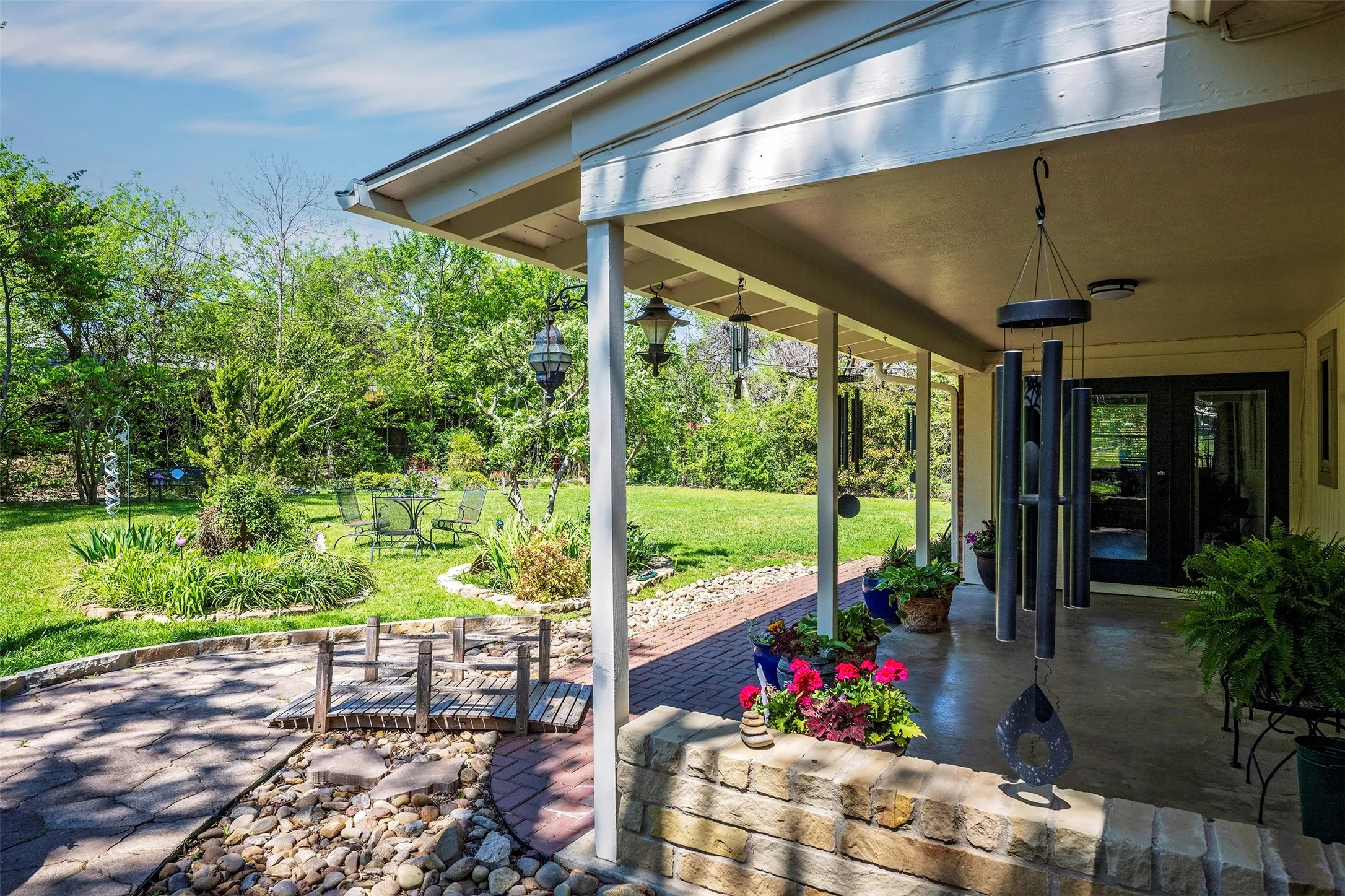 Single Family Residence For Sale in Tarrant County , 4912 Vega Court W, Fort Worth, Texas 76133, 3 Bedroom, 2 Bathroom, 2 Garage spaces, 1,713 Sqft, built in 1954, mls#21283895, Real Estate Agent in Fort Worth, Homes For Sale in Tarrant county, Homes For Sale in Fort Worth, Realtor in Fort Worth Texas, Real Estate Brokerage Independent Realty Texas, Luminita Cordes Realtor