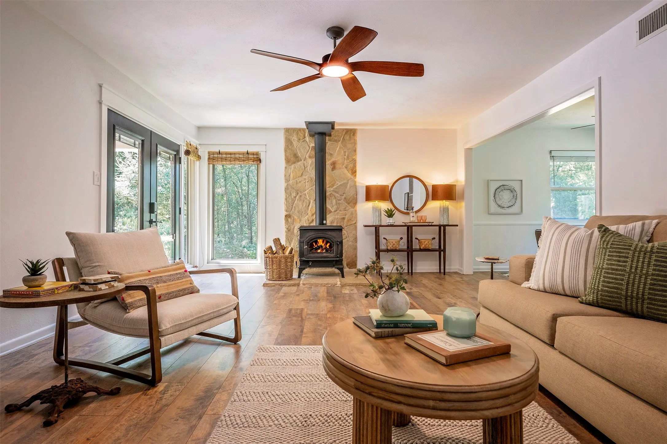 Single Family Residence For Sale in Tarrant County , 4912 Vega Court W, Fort Worth, Texas 76133, 3 Bedroom, 2 Bathroom, 2 Garage spaces, 1,713 Sqft, built in 1954, mls#21283895, Real Estate Agent in Fort Worth, Homes For Sale in Tarrant county, Homes For Sale in Fort Worth, Realtor in Fort Worth Texas, Real Estate Brokerage Independent Realty Texas, Luminita Cordes Realtor