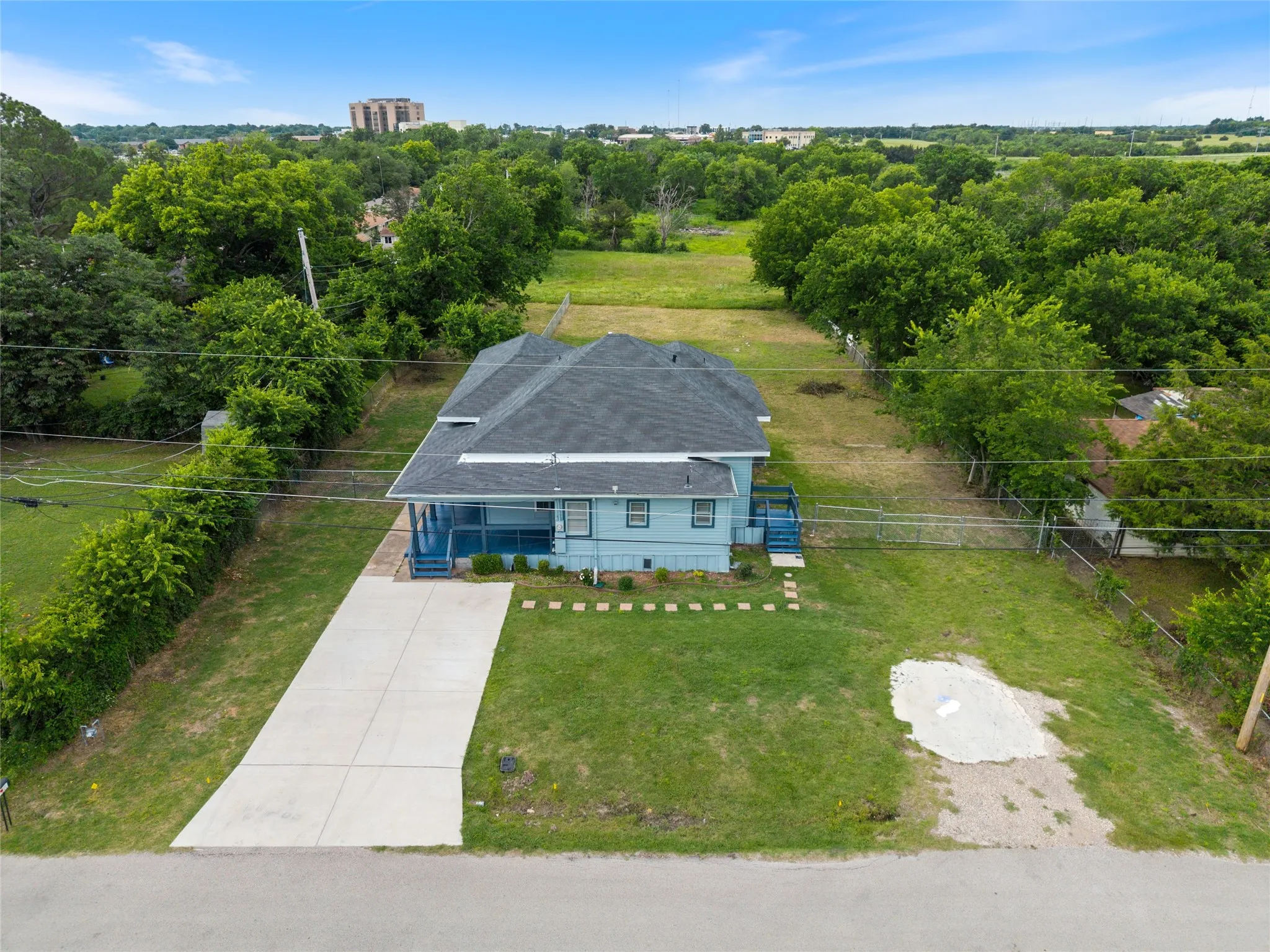 Single Family Residence For Sale in Hunt County , 4305 Templeton Street, Greenville, Texas 75401, 3 Bedroom, 2 Bathroom, Garage spaces, 1,696 Sqft, built in 1914, mls#21284430, Real Estate Agent in Greenville, Homes For Sale in Hunt county, Homes For Sale in Greenville, Realtor in Greenville Texas, Real Estate Brokerage Independent Realty Texas, Luminita Cordes Realtor