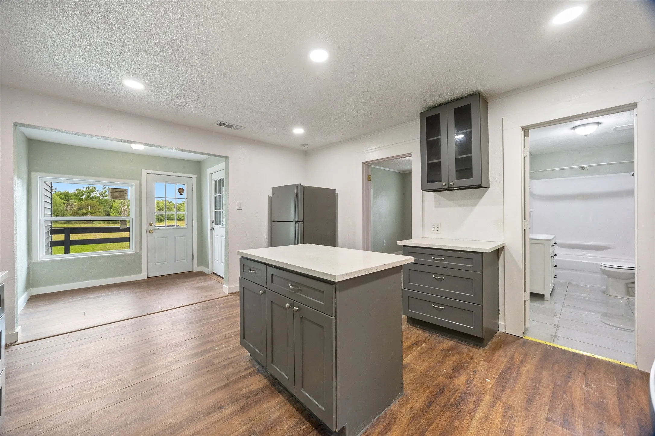 Single Family Residence For Sale in Hunt County , 4305 Templeton Street, Greenville, Texas 75401, 3 Bedroom, 2 Bathroom, Garage spaces, 1,696 Sqft, built in 1914, mls#21284430, Real Estate Agent in Greenville, Homes For Sale in Hunt county, Homes For Sale in Greenville, Realtor in Greenville Texas, Real Estate Brokerage Independent Realty Texas, Luminita Cordes Realtor