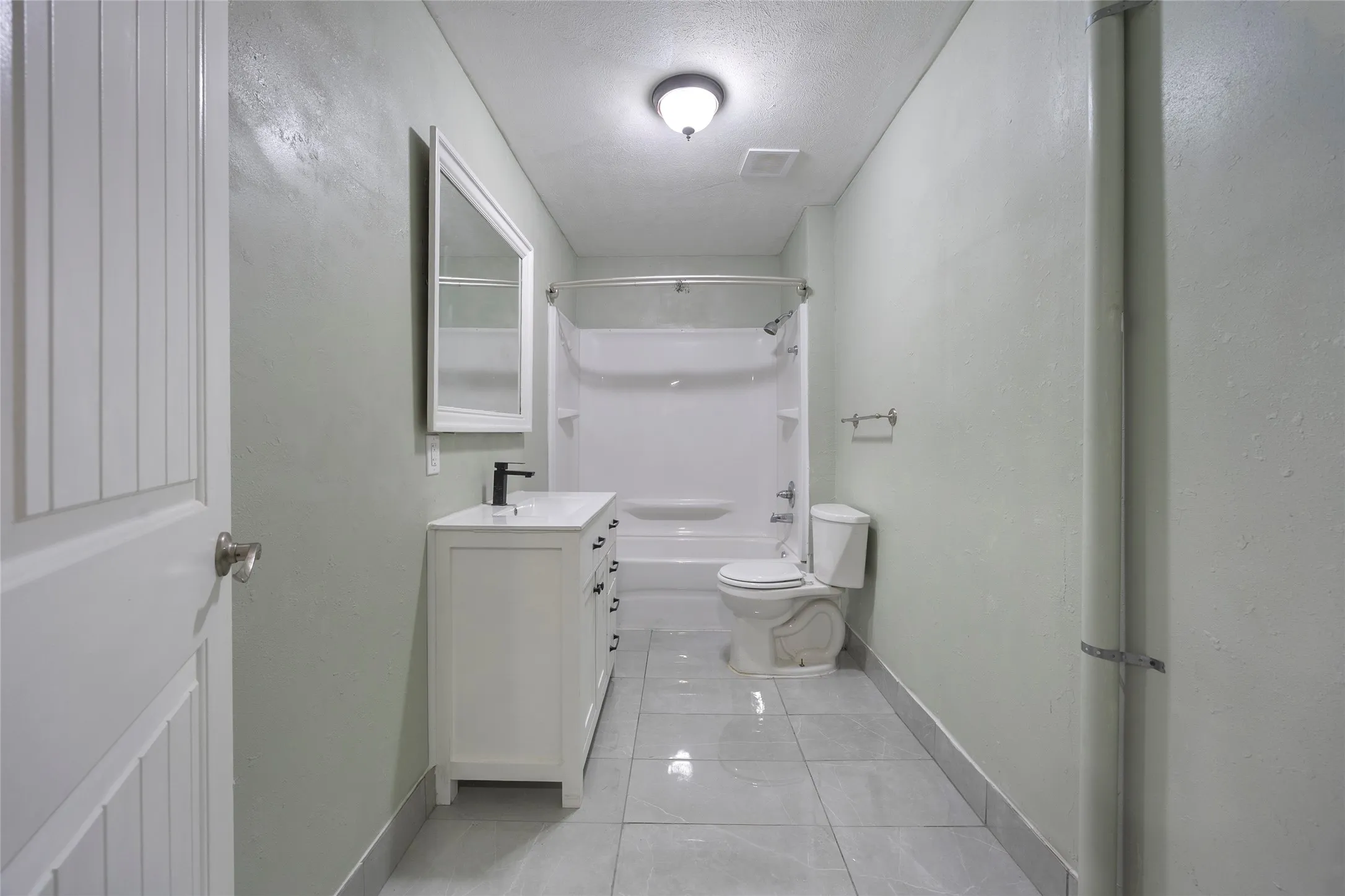 Single Family Residence For Sale in Hunt County , 4305 Templeton Street, Greenville, Texas 75401, 3 Bedroom, 2 Bathroom, Garage spaces, 1,696 Sqft, built in 1914, mls#21284430, Real Estate Agent in Greenville, Homes For Sale in Hunt county, Homes For Sale in Greenville, Realtor in Greenville Texas, Real Estate Brokerage Independent Realty Texas, Luminita Cordes Realtor