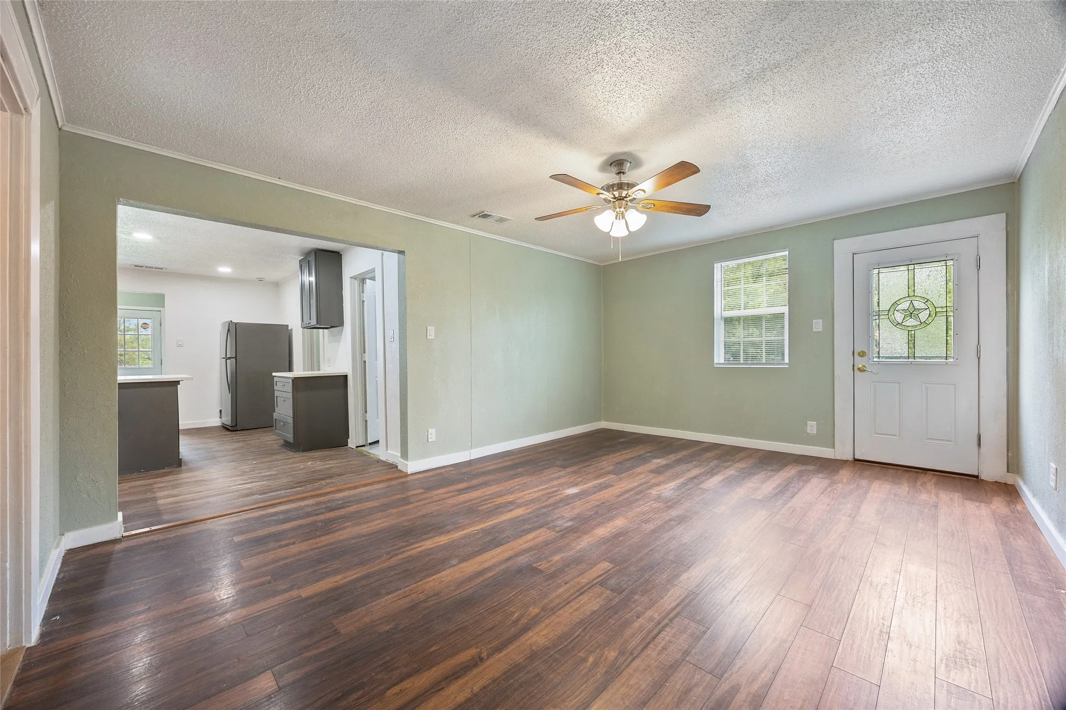 Single Family Residence For Sale in Hunt County , 4305 Templeton Street, Greenville, Texas 75401, 3 Bedroom, 2 Bathroom, Garage spaces, 1,696 Sqft, built in 1914, mls#21284430, Real Estate Agent in Greenville, Homes For Sale in Hunt county, Homes For Sale in Greenville, Realtor in Greenville Texas, Real Estate Brokerage Independent Realty Texas, Luminita Cordes Realtor