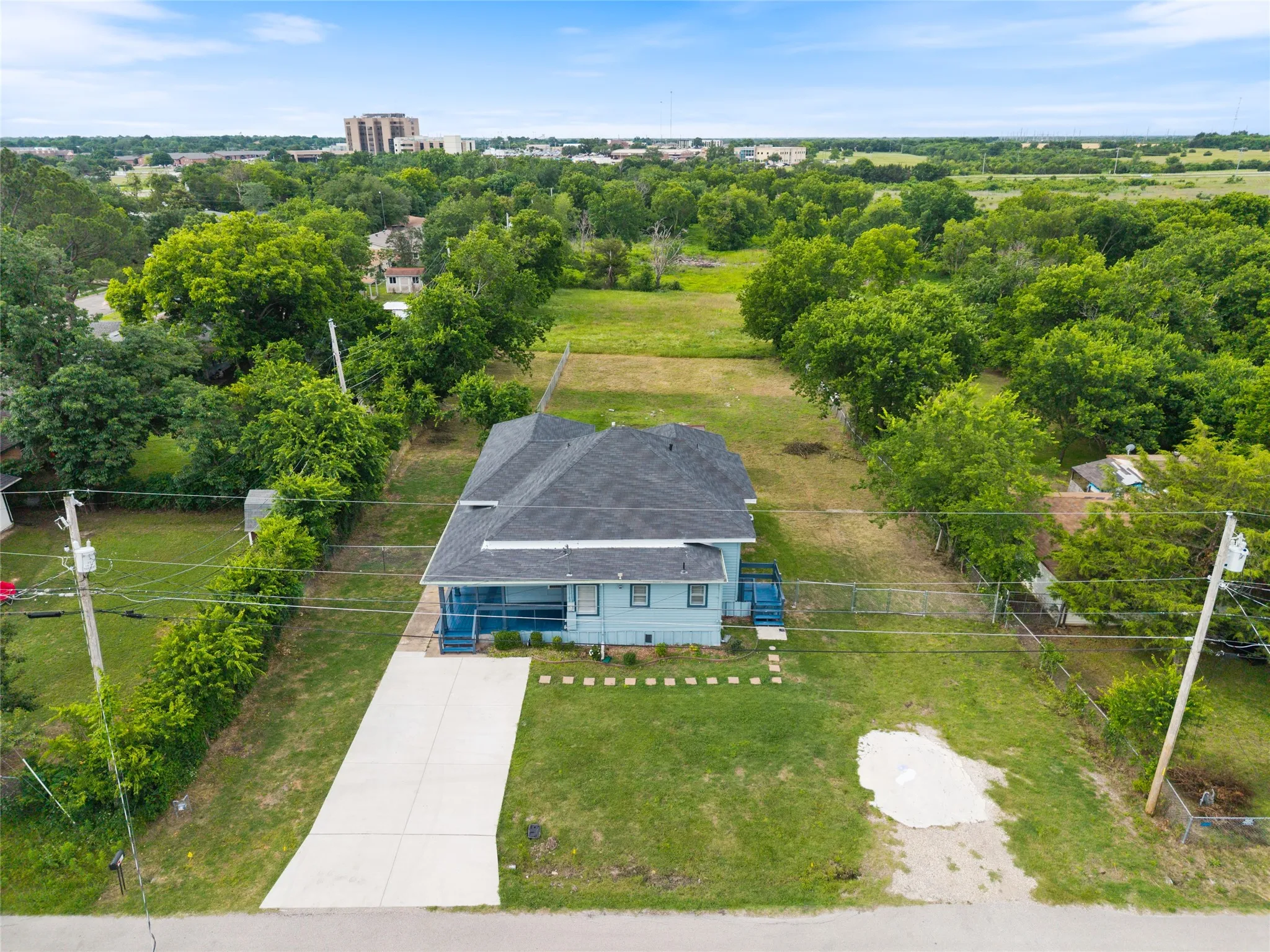 Single Family Residence For Sale in Hunt County , 4305 Templeton Street, Greenville, Texas 75401, 3 Bedroom, 2 Bathroom, Garage spaces, 1,696 Sqft, built in 1914, mls#21284430, Real Estate Agent in Greenville, Homes For Sale in Hunt county, Homes For Sale in Greenville, Realtor in Greenville Texas, Real Estate Brokerage Independent Realty Texas, Luminita Cordes Realtor