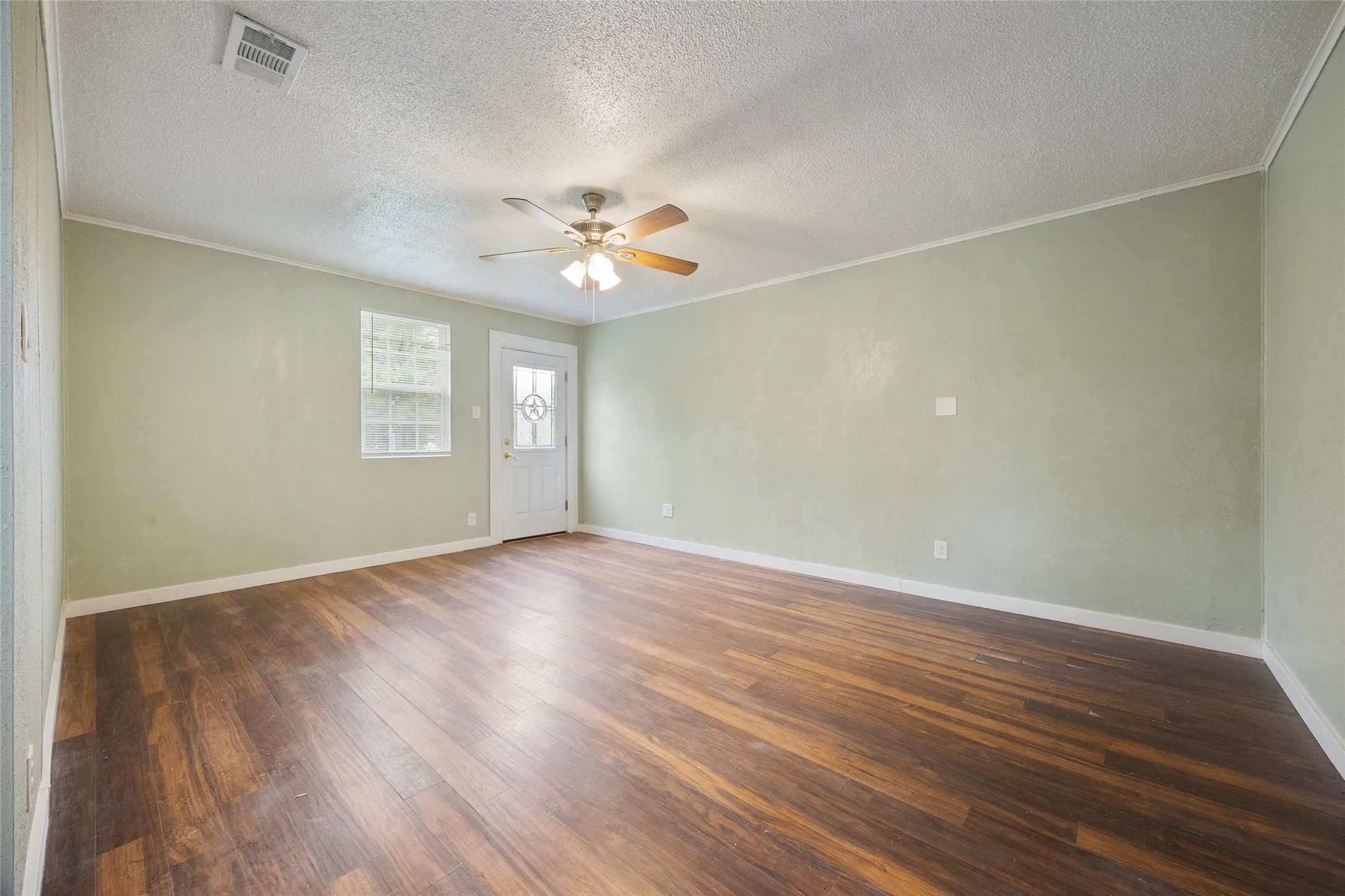 Single Family Residence For Sale in Hunt County , 4305 Templeton Street, Greenville, Texas 75401, 3 Bedroom, 2 Bathroom, Garage spaces, 1,696 Sqft, built in 1914, mls#21284430, Real Estate Agent in Greenville, Homes For Sale in Hunt county, Homes For Sale in Greenville, Realtor in Greenville Texas, Real Estate Brokerage Independent Realty Texas, Luminita Cordes Realtor