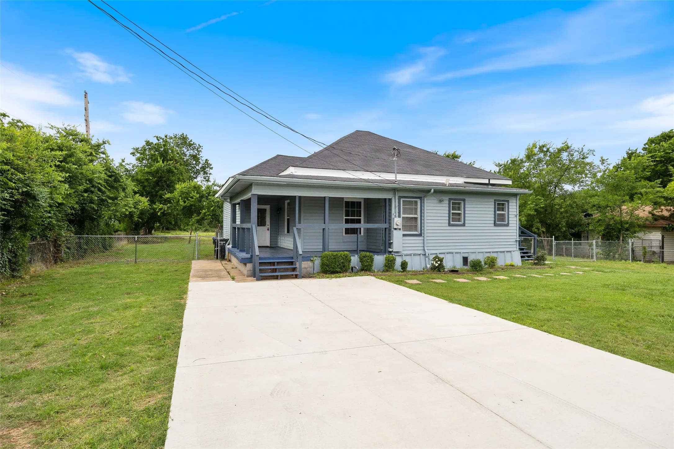 Single Family Residence For Sale in Hunt County , 4305 Templeton Street, Greenville, Texas 75401, 3 Bedroom, 2 Bathroom, Garage spaces, 1,696 Sqft, built in 1914, mls#21284430, Real Estate Agent in Greenville, Homes For Sale in Hunt county, Homes For Sale in Greenville, Realtor in Greenville Texas, Real Estate Brokerage Independent Realty Texas, Luminita Cordes Realtor