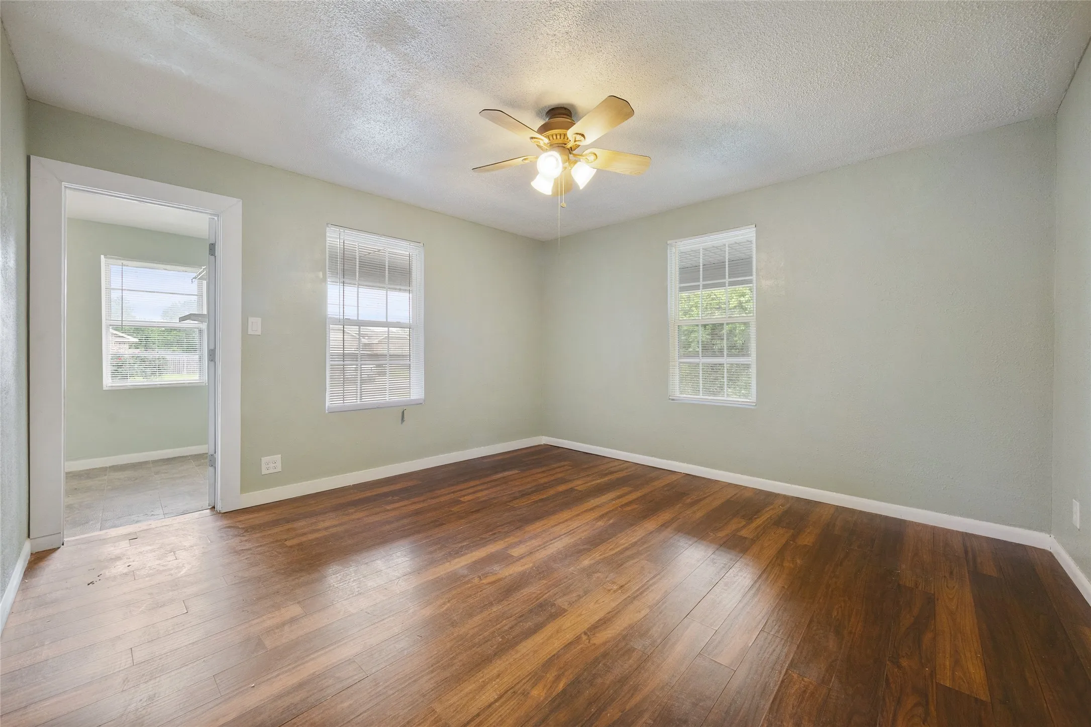 Single Family Residence For Sale in Hunt County , 4305 Templeton Street, Greenville, Texas 75401, 3 Bedroom, 2 Bathroom, Garage spaces, 1,696 Sqft, built in 1914, mls#21284430, Real Estate Agent in Greenville, Homes For Sale in Hunt county, Homes For Sale in Greenville, Realtor in Greenville Texas, Real Estate Brokerage Independent Realty Texas, Luminita Cordes Realtor