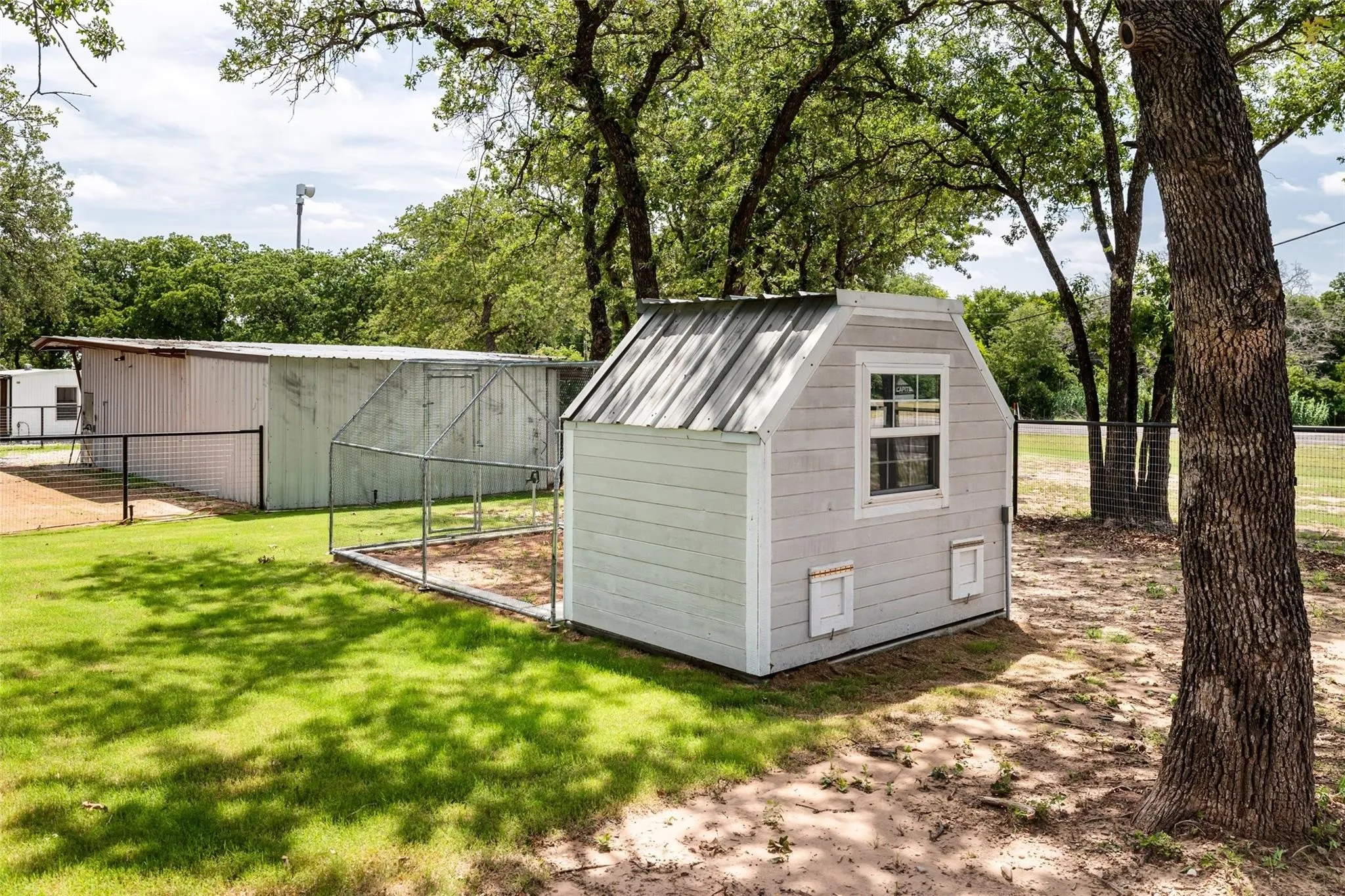 Mobile Home For Sale in Hood County , 7418 Paluxy Highway, Tolar, Texas 76476, 2 Bedrooms, 1 Bathroom, Garage spaces, 600 Sqft, built in 1980, Price $350,000, mls#21284557, Real Estate Agent in Tolar, Homes For Sale in Hood county, Homes For Sale in Tolar, Realtor in Tolar Texas, Real Estate Brokerage Independent Realty Texas, Luminita Cordes Realtor
