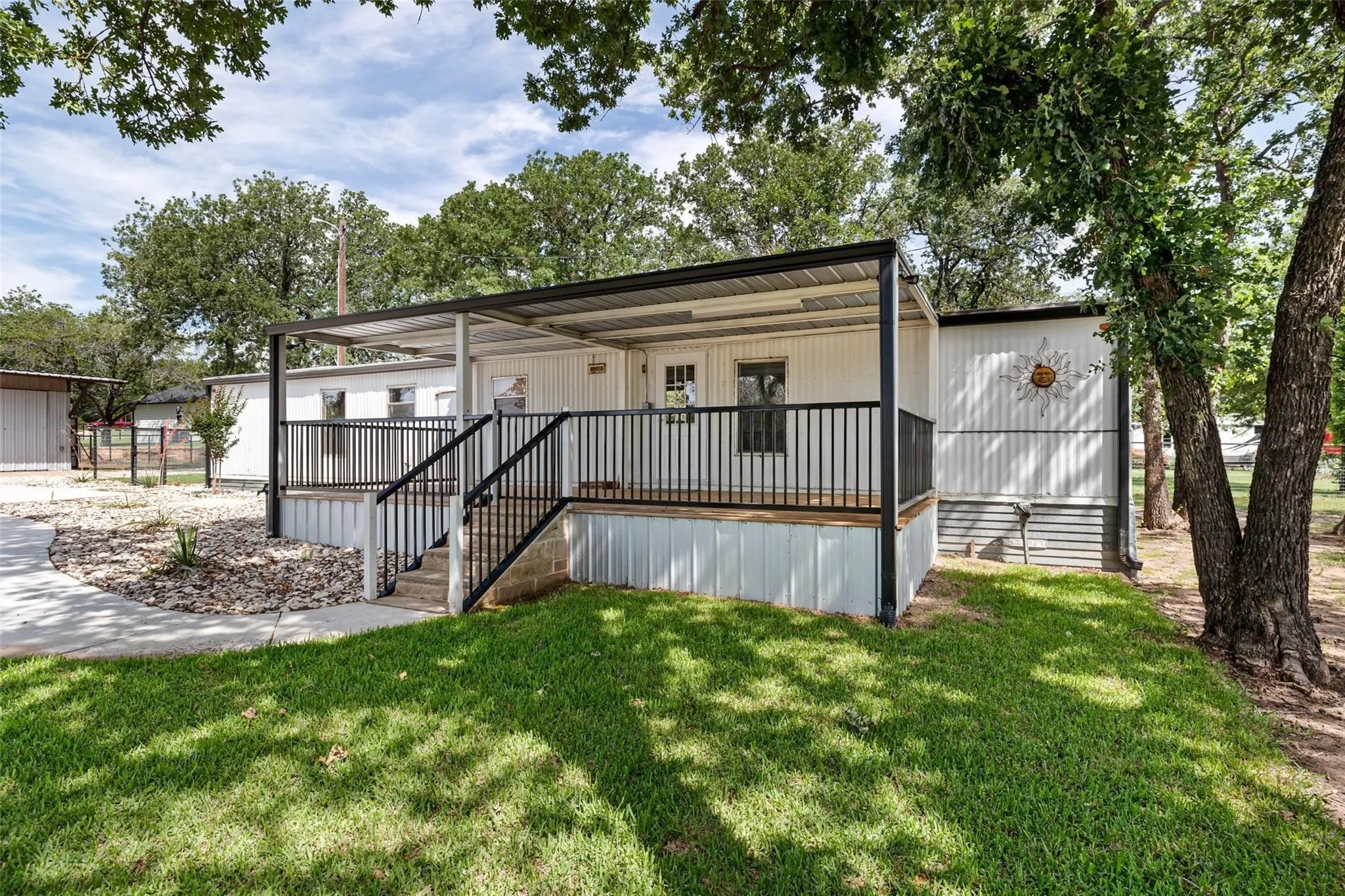 Mobile Home For Sale in Hood County , 7418 Paluxy Highway, Tolar, Texas 76476, 2 Bedrooms, 1 Bathroom, Garage spaces, 600 Sqft, built in 1980, Price $350,000, mls#21284557, Real Estate Agent in Tolar, Homes For Sale in Hood county, Homes For Sale in Tolar, Realtor in Tolar Texas, Real Estate Brokerage Independent Realty Texas, Luminita Cordes Realtor