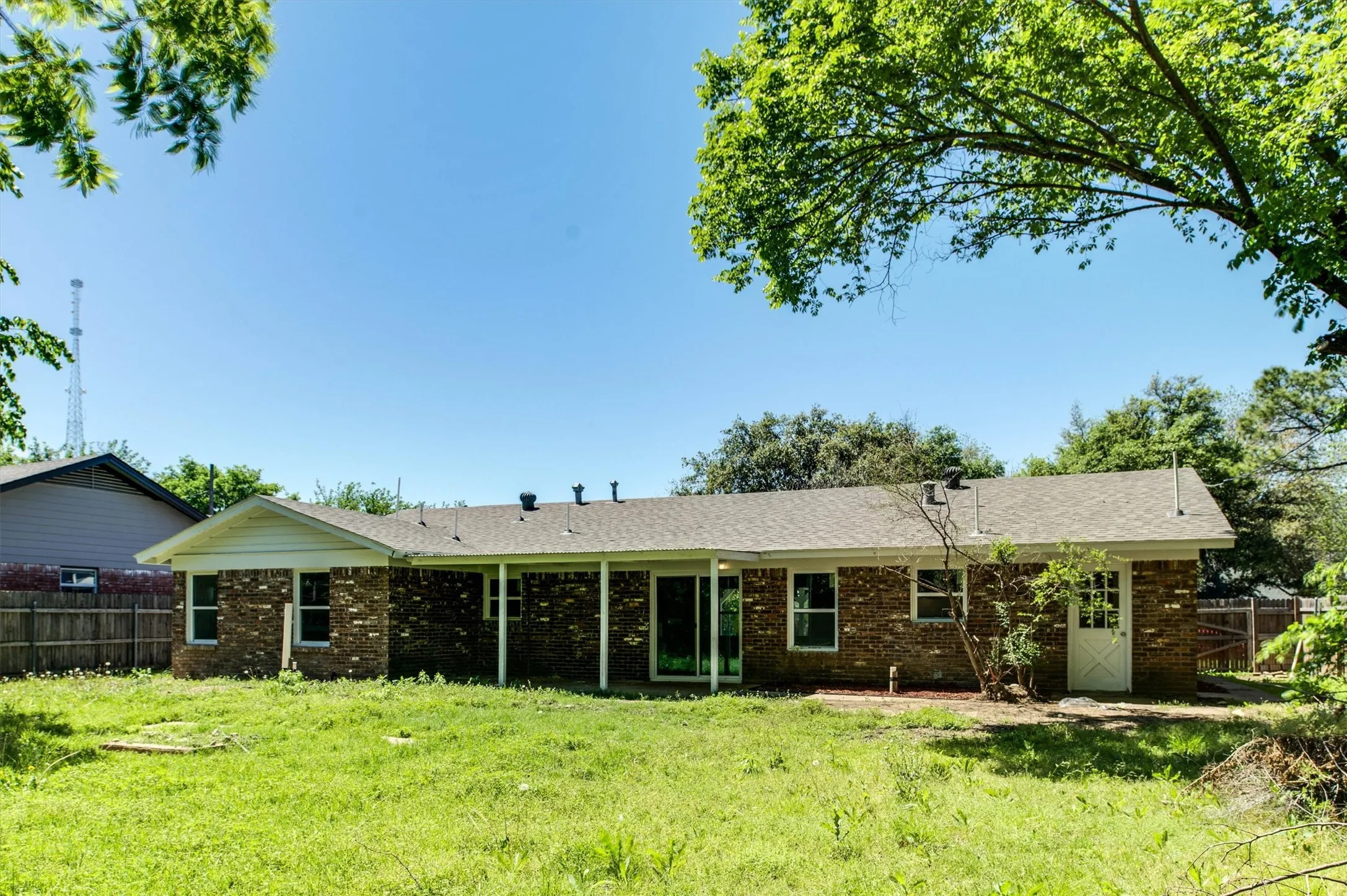 Single Family Residence For Sale in Tarrant County , 4208 Ashmore Drive, North Richland Hills, Texas 76180, 3 Bedroom, 2 Bathroom, 2 Garage spaces, 1,664 Sqft, built in 1958, Price $279,900, mls#21283325, Real Estate Agent in North Richland Hills, Homes For Sale in Tarrant county, Homes For Sale in North Richland Hills, Realtor in North Richland Hills Texas, Real Estate Brokerage Independent Realty Texas, Luminita Cordes Realtor