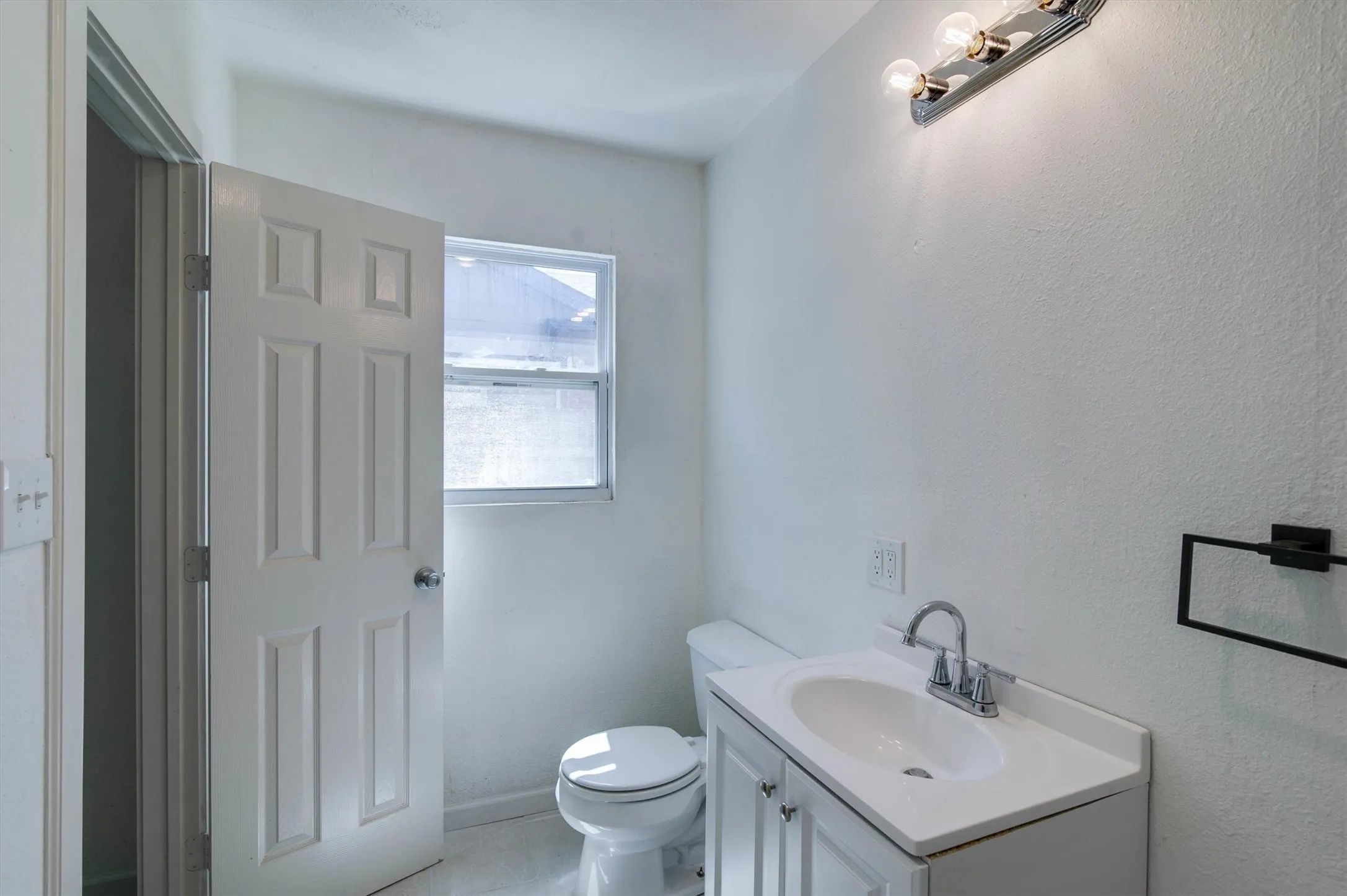 Single Family Residence For Sale in Tarrant County , 4208 Ashmore Drive, North Richland Hills, Texas 76180, 3 Bedroom, 2 Bathroom, 2 Garage spaces, 1,664 Sqft, built in 1958, Price $279,900, mls#21283325, Real Estate Agent in North Richland Hills, Homes For Sale in Tarrant county, Homes For Sale in North Richland Hills, Realtor in North Richland Hills Texas, Real Estate Brokerage Independent Realty Texas, Luminita Cordes Realtor