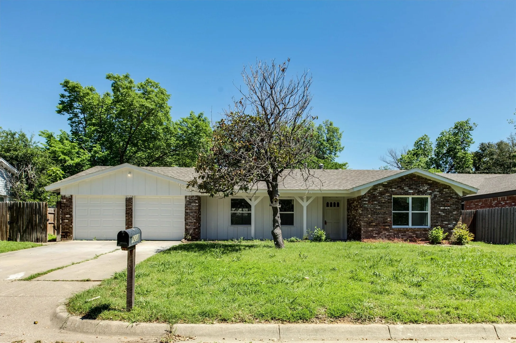 Single Family Residence For Sale in Tarrant County , 4208 Ashmore Drive, North Richland Hills, Texas 76180, 3 Bedroom, 2 Bathroom, 2 Garage spaces, 1,664 Sqft, built in 1958, Price $279,900, mls#21283325, Real Estate Agent in North Richland Hills, Homes For Sale in Tarrant county, Homes For Sale in North Richland Hills, Realtor in North Richland Hills Texas, Real Estate Brokerage Independent Realty Texas, Luminita Cordes Realtor
